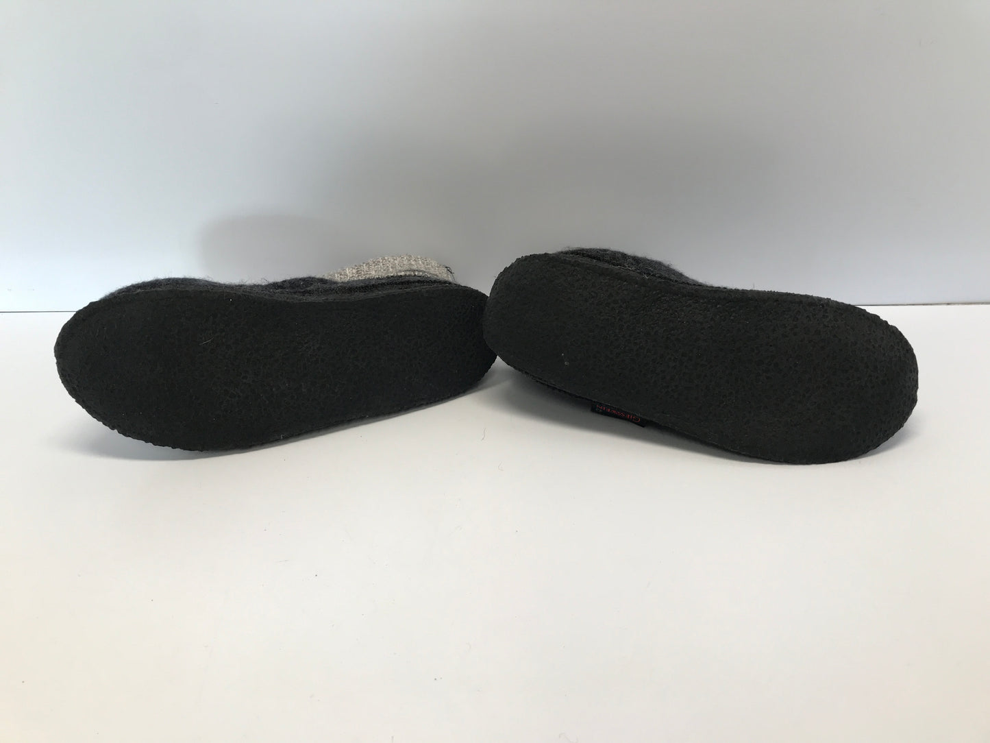 Slippers Men's Size 9 Ladies 10 NEW Made In Austria