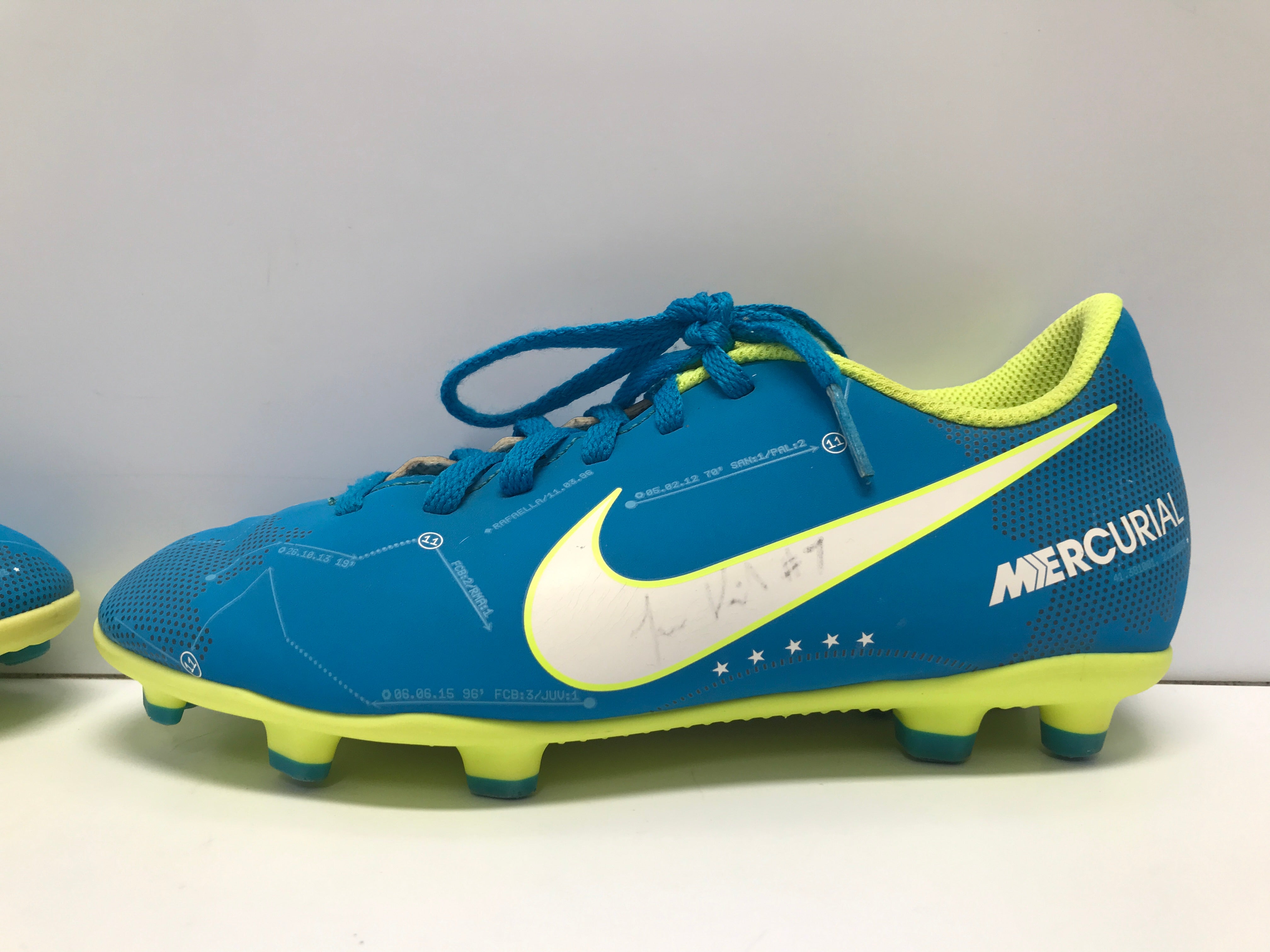 Nike soccer cleats size 3 online