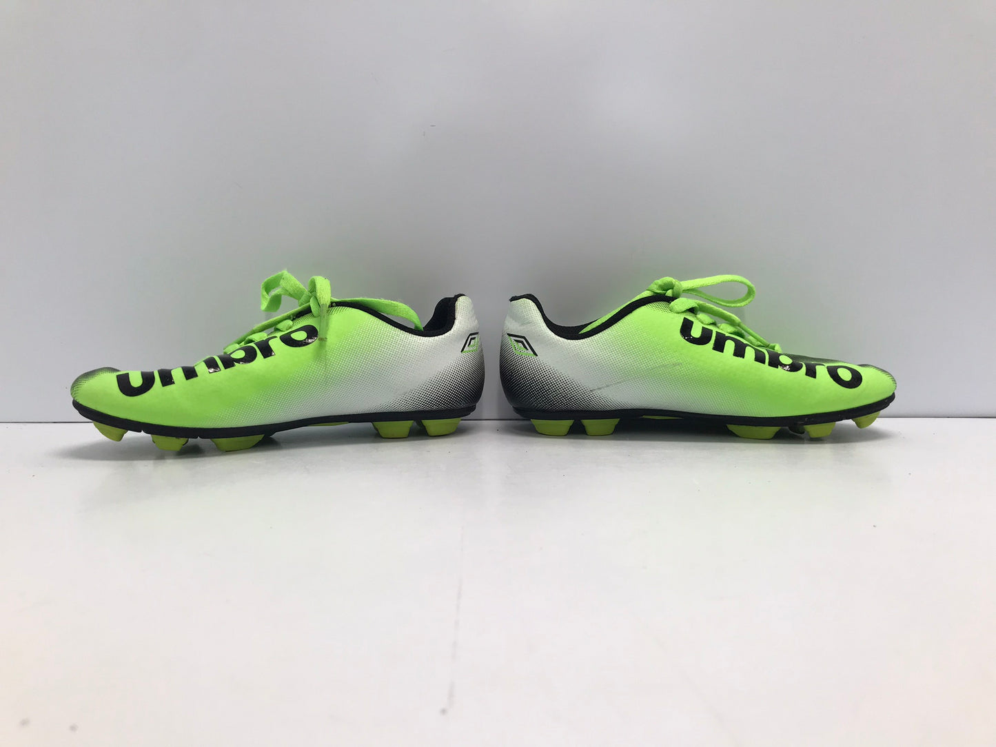 Soccer Shoes Cleats Child Size 1 Umbro Lime Black White Excellent