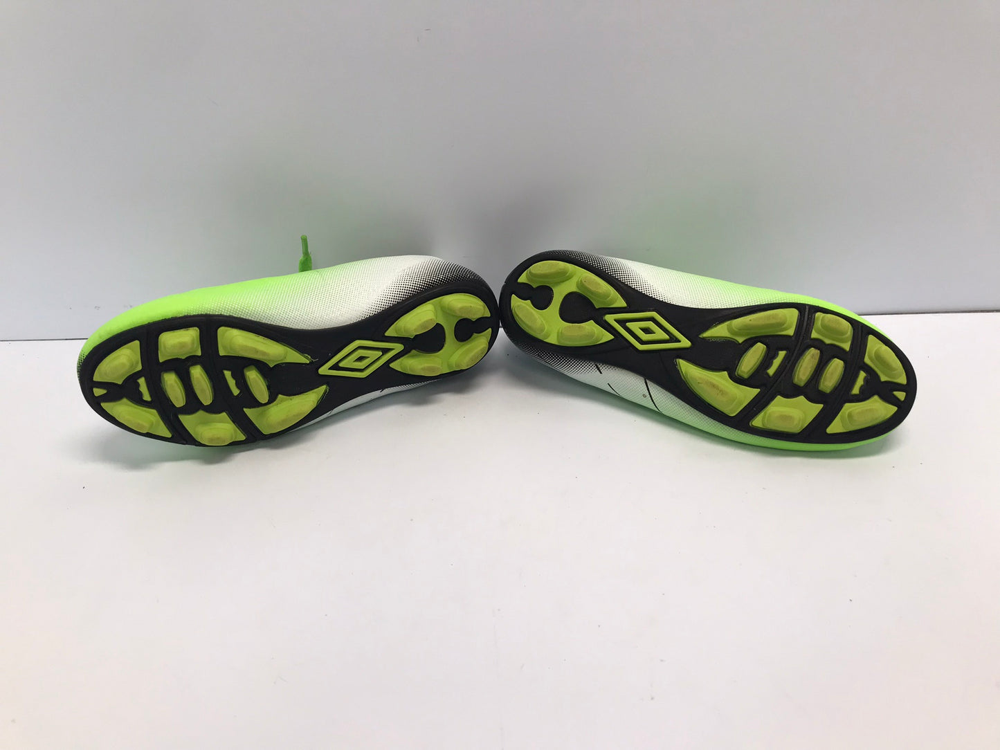 Soccer Shoes Cleats Child Size 1 Umbro Lime Black White Excellent