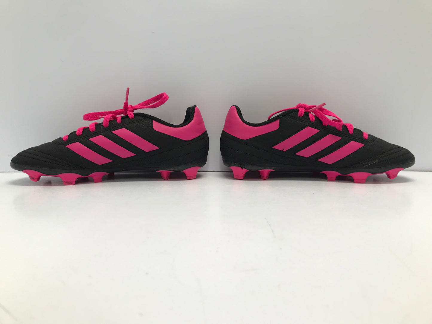 Soccer Shoes Cleats Child Size 2.5 Adidas Black Pink Like New