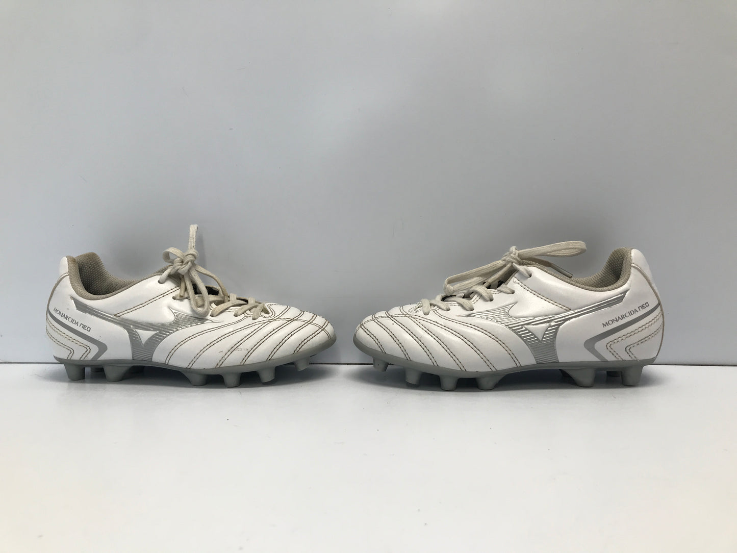 Soccer Shoes Cleats Child Size 2 Mizuno White Grey Excellent