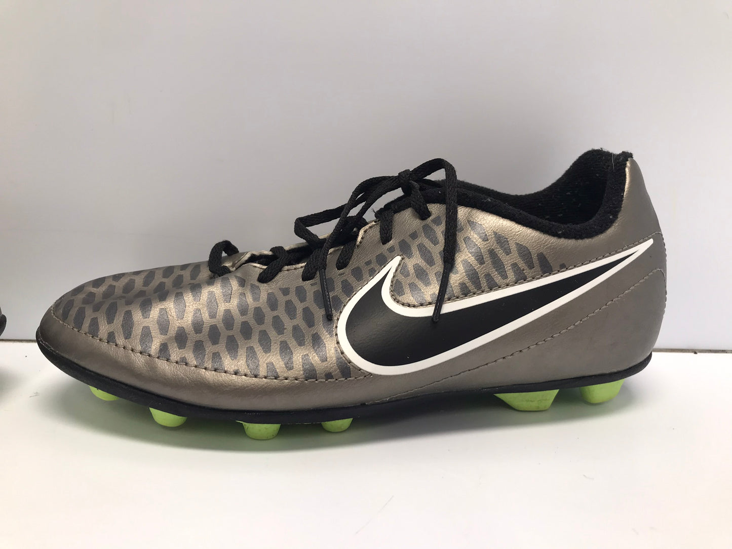 Soccer Shoes Cleats Child Size 3.5 Nike Mainta Black Gold Lime