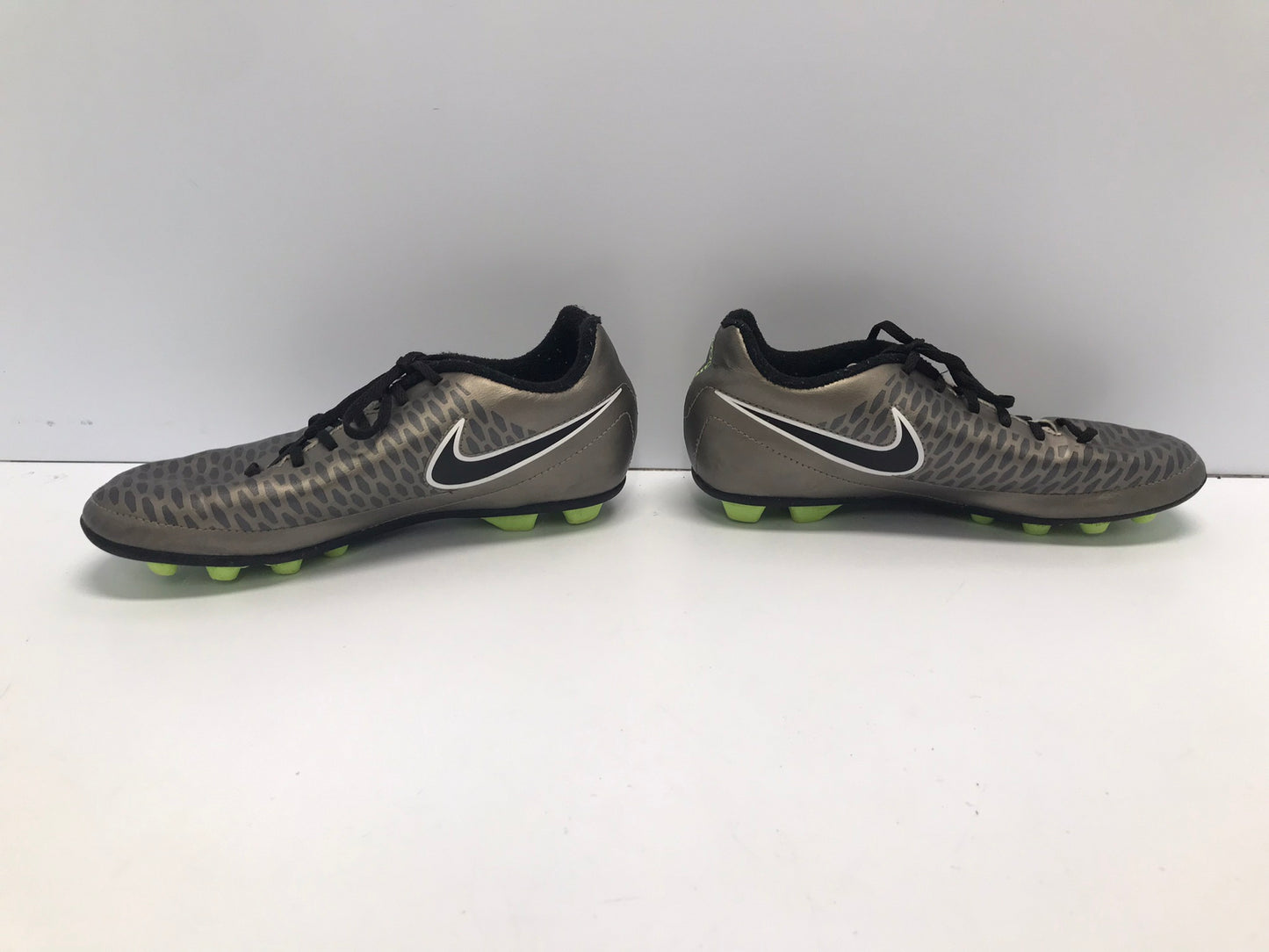 Soccer Shoes Cleats Child Size 3.5 Nike Mainta Black Gold Lime