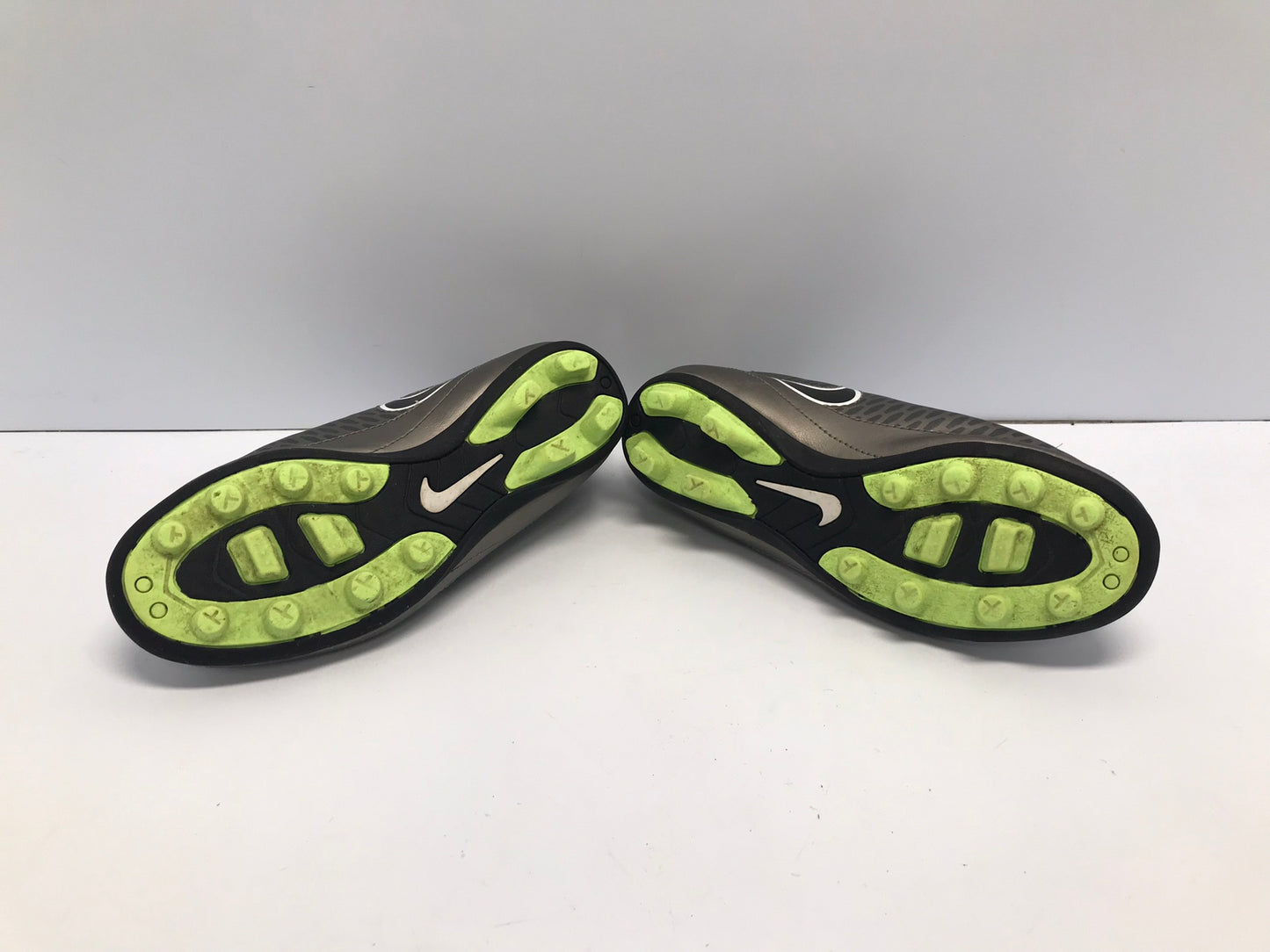 Soccer Shoes Cleats Child Size 3.5 Nike Mainta Black Gold Lime