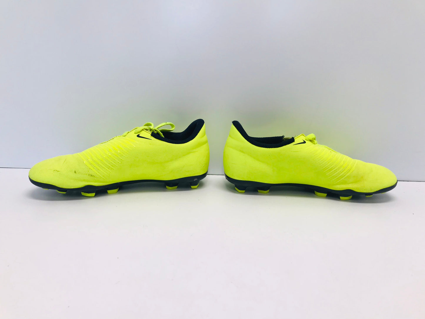 Soccer Shoes Cleats Child Size 3 Nike Lime Navy Few Marks