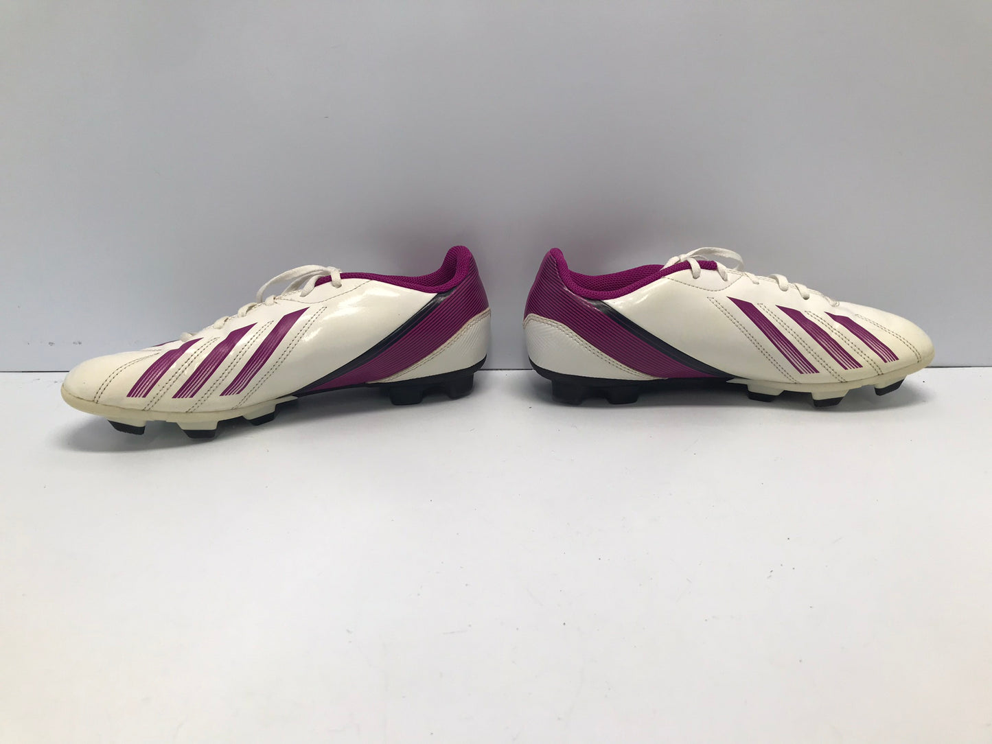 Soccer Shoes Cleats Ladies Size 8 Adidas White Purple Like New