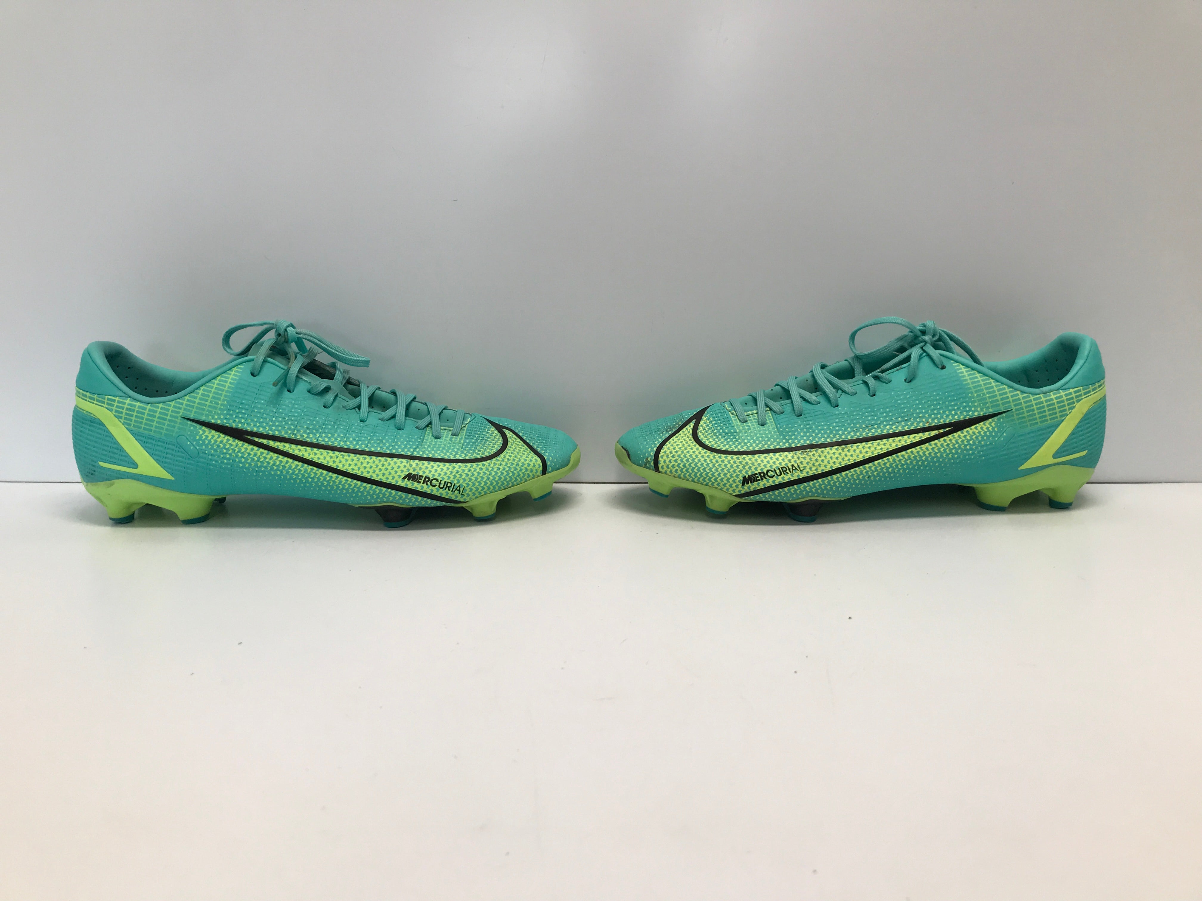 Nike soccer cleats deals size 10