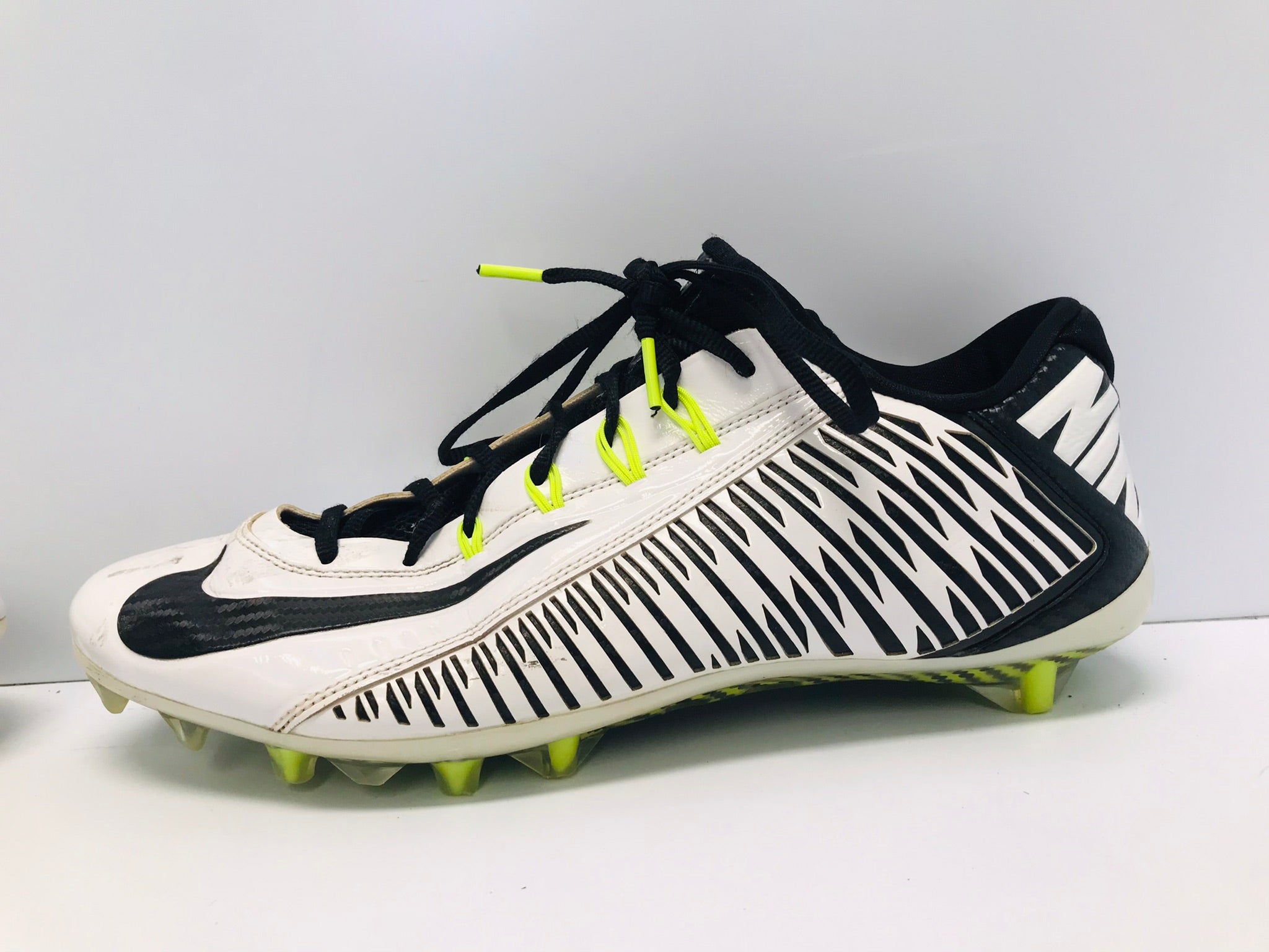 Flywire nike cleats hotsell