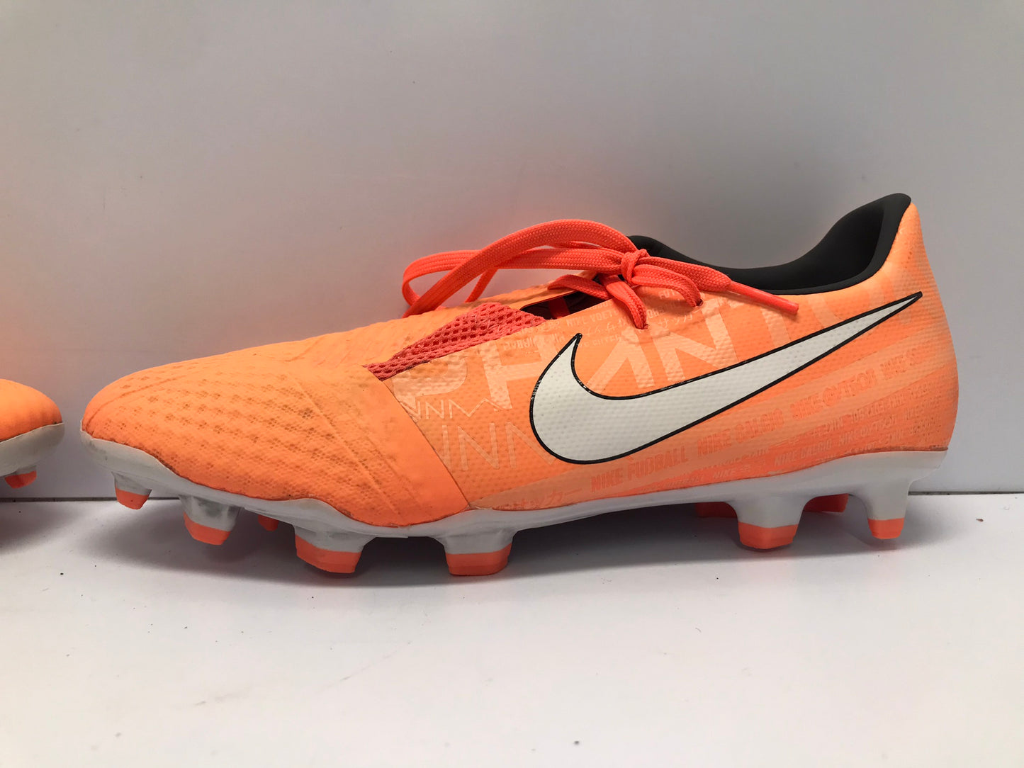 Soccer Shoes Cleats Men's Size 7.5 Nike Phantom Peach Excellent Quality
