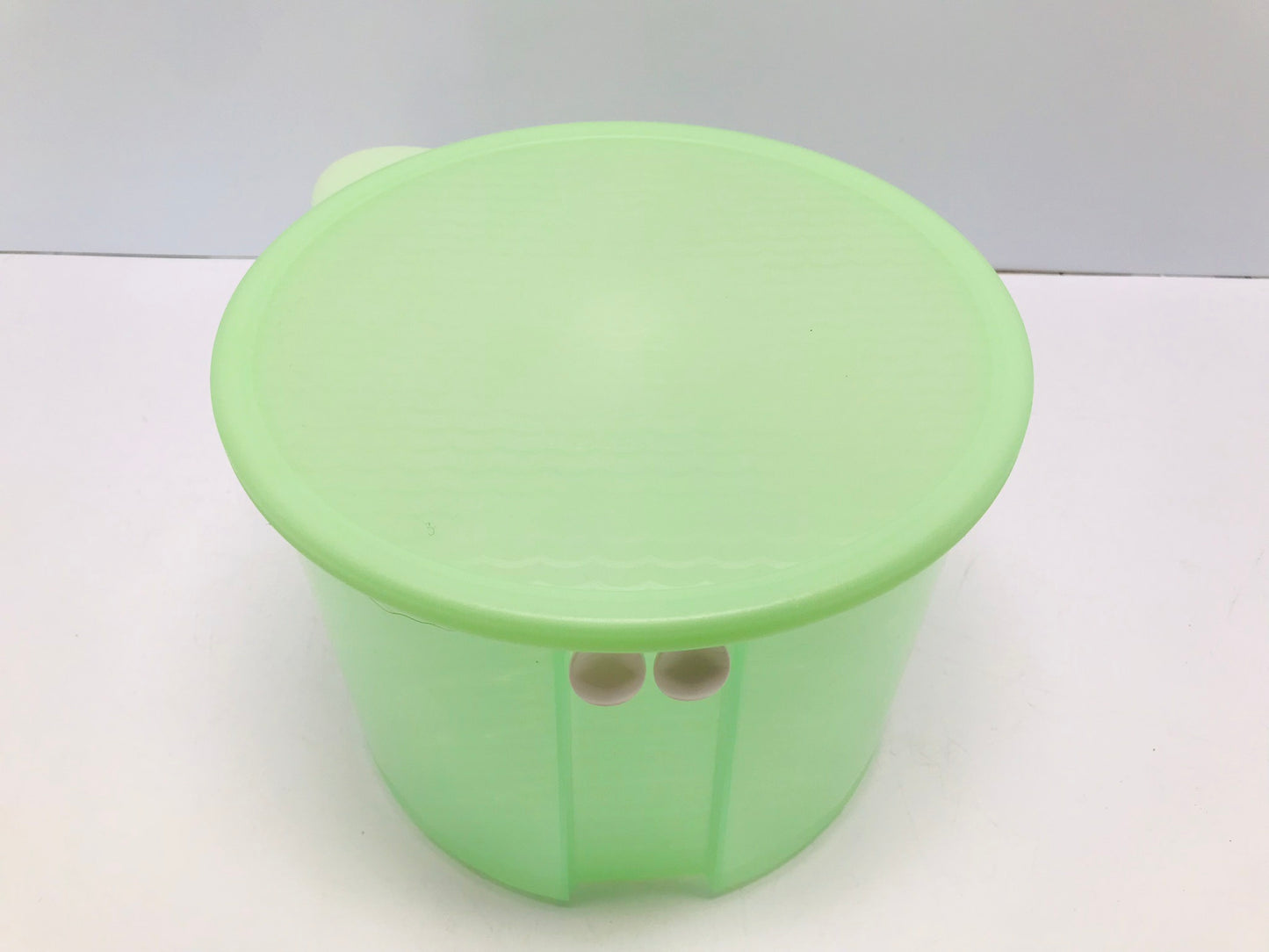 Tupperware Fridgesmart Round Green 20 Cups Vented Lettuce Vegetable Container