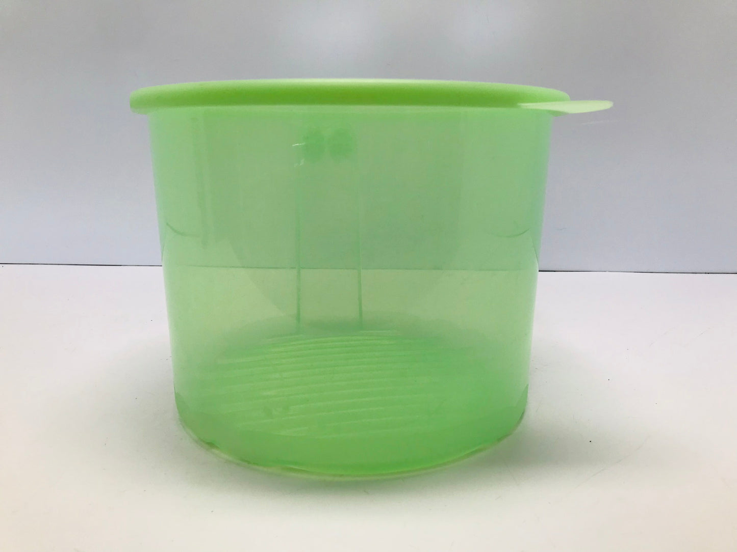 Tupperware Fridgesmart Round Green 20 Cups Vented Lettuce Vegetable Container