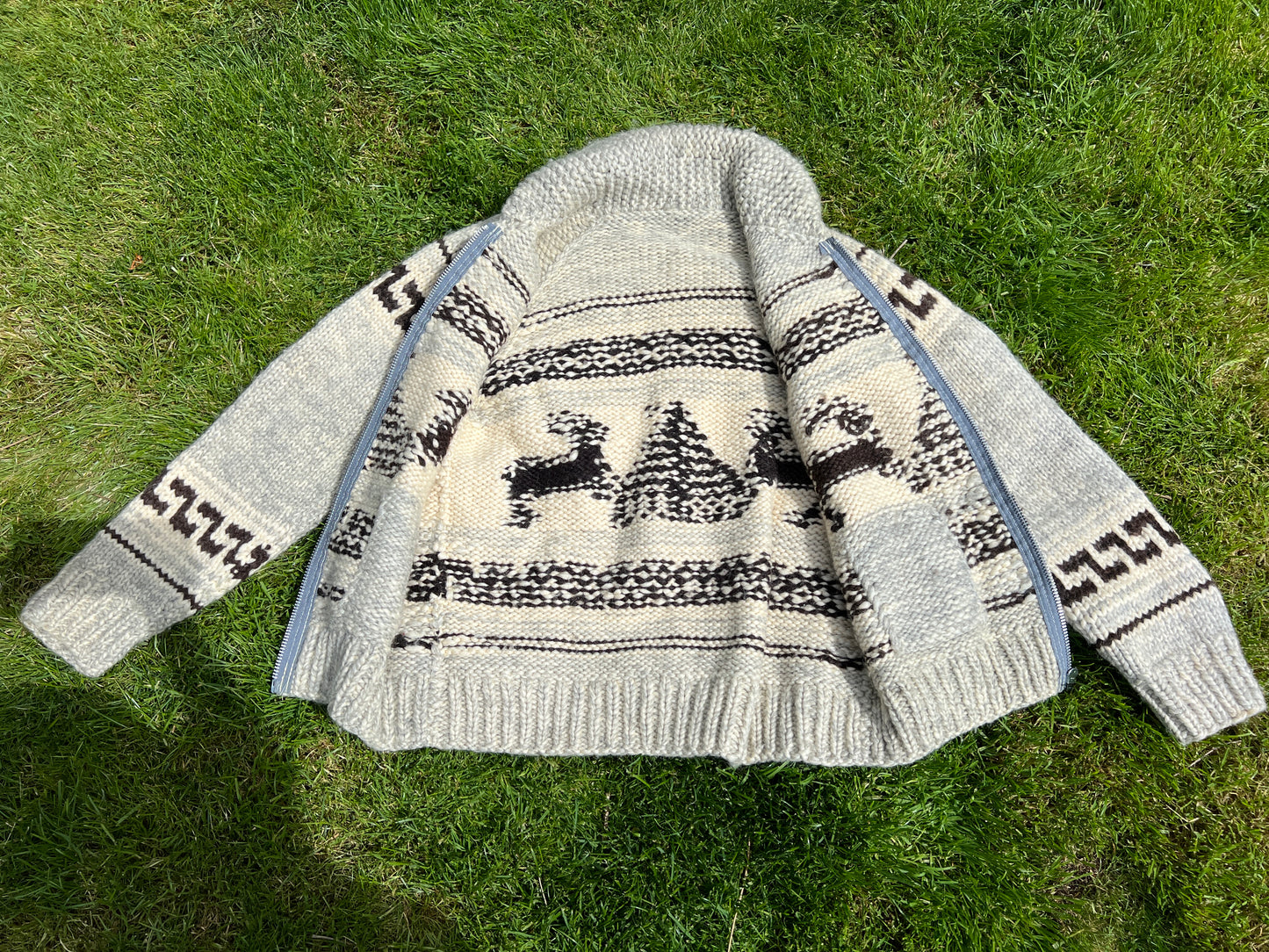 Vintage Rare Men's X-Large Cowichan Native Indigenous 100% Wool Sweater Forest Deer Tree LIke New