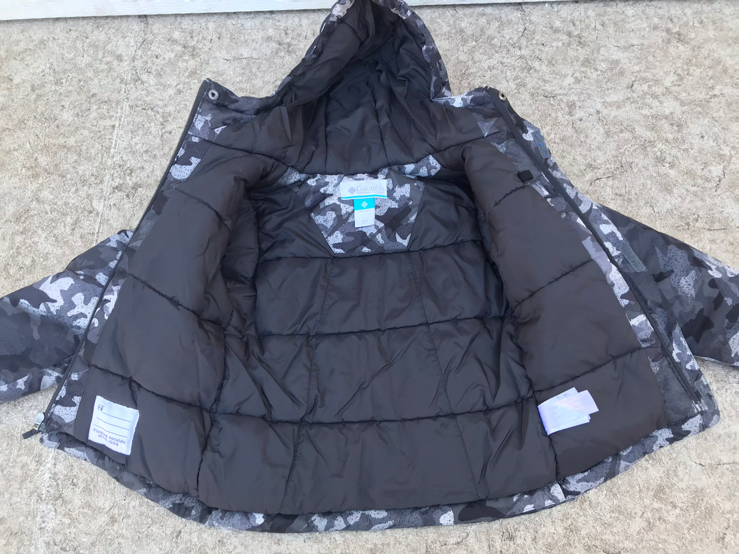 Winter Coat Child Size 5 Columbia Grey Camo Like New