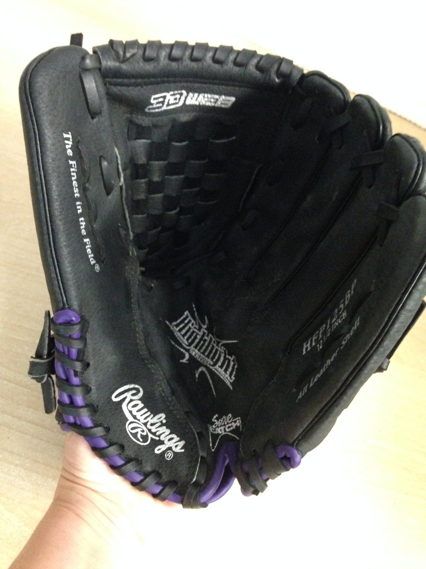 Baseball Glove Adult Size 12.5 inch Rawlings Gold Glove Black Purple Soft Leather As New Fits on Left Hand