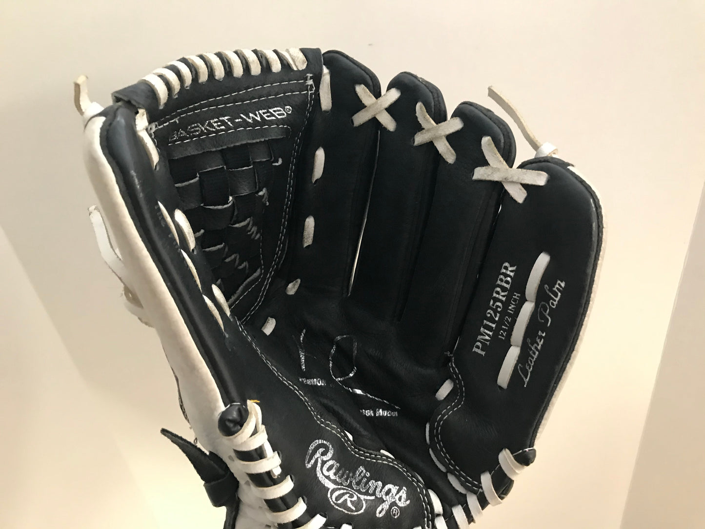 Baseball Glove Adult Size 12.5 inch Rawlings Leather Black White Fits on LEFT hand Excellent