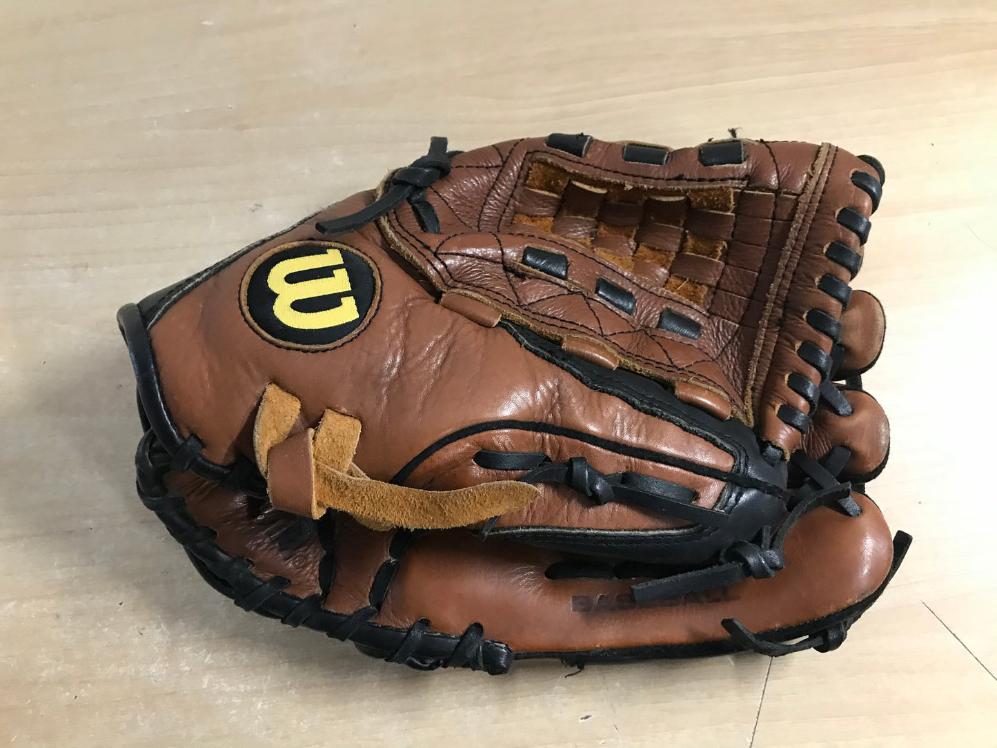 Baseball Glove Adult Size 12.5 inch Wilson A500 Pro Quality Brown  Heavy Leather Fits on Left Hand Outstanding Quality