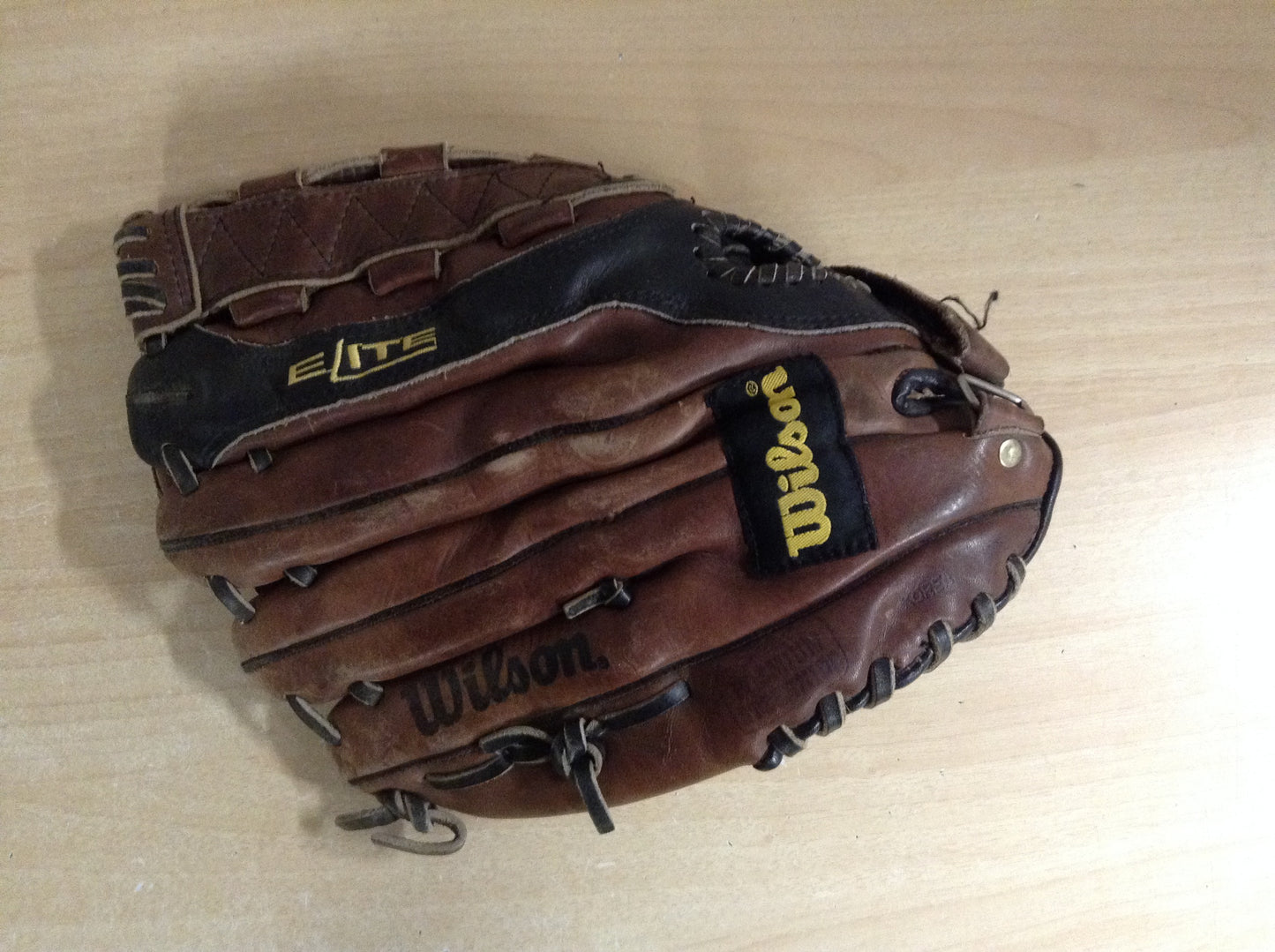 Baseball Glove Adult Size 13.25 inch Wilson Elite Black Brown Leather Fits on Left Hand Excellent