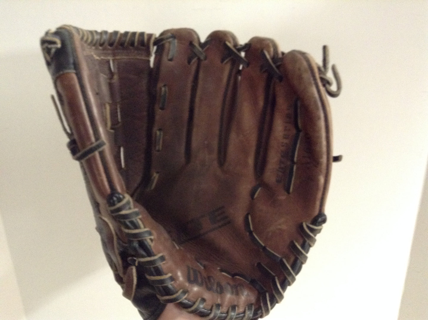 Baseball Glove Adult Size 13.25 inch Wilson Elite Black Brown Leather Fits on Left Hand Excellent