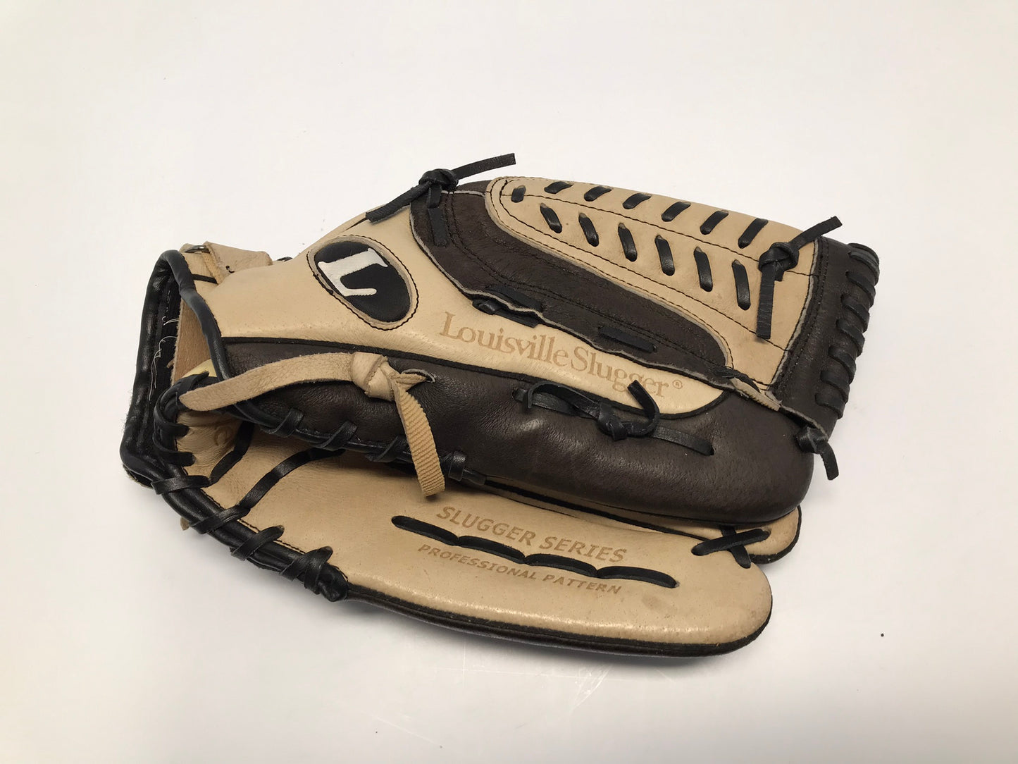 Baseball Glove Adult Size 13 inch  Lousiville Slugger  Tan Brown  Leather Fits on Left Hand NEW Demo