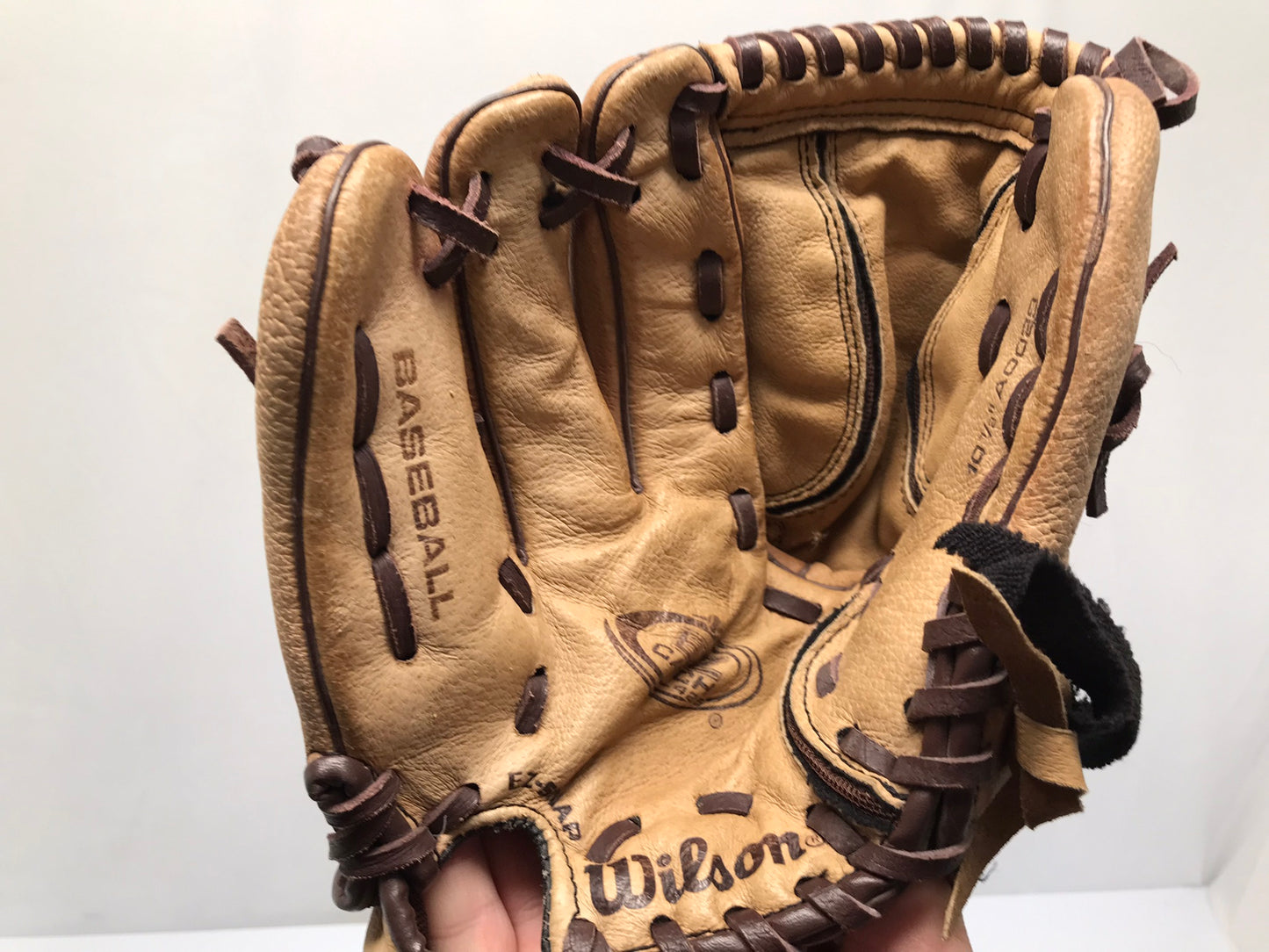 Baseball Glove Child Size 10.5 inch Wilson Brown Leather Fits RIGHT hand