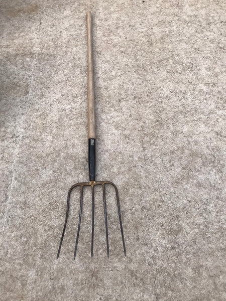 Farm Garden Long Handle Large Pitch Fork 5 Feet Tall Excellent ...