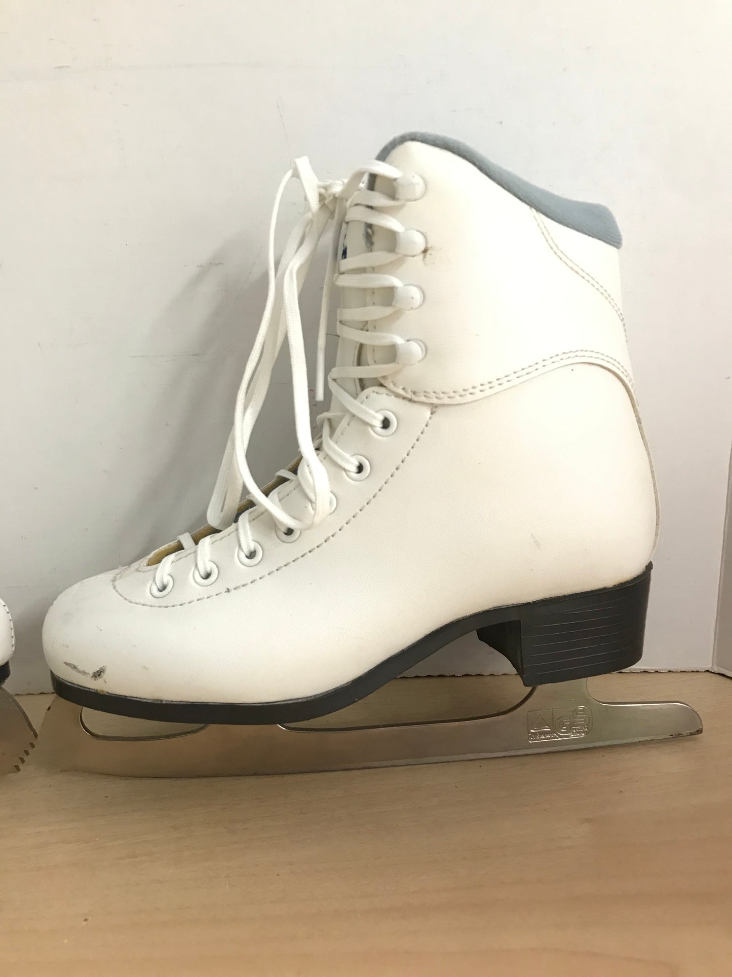 Figure Skates Child Size 5 Youth  Jackson Soft Skates White Blue Excellent