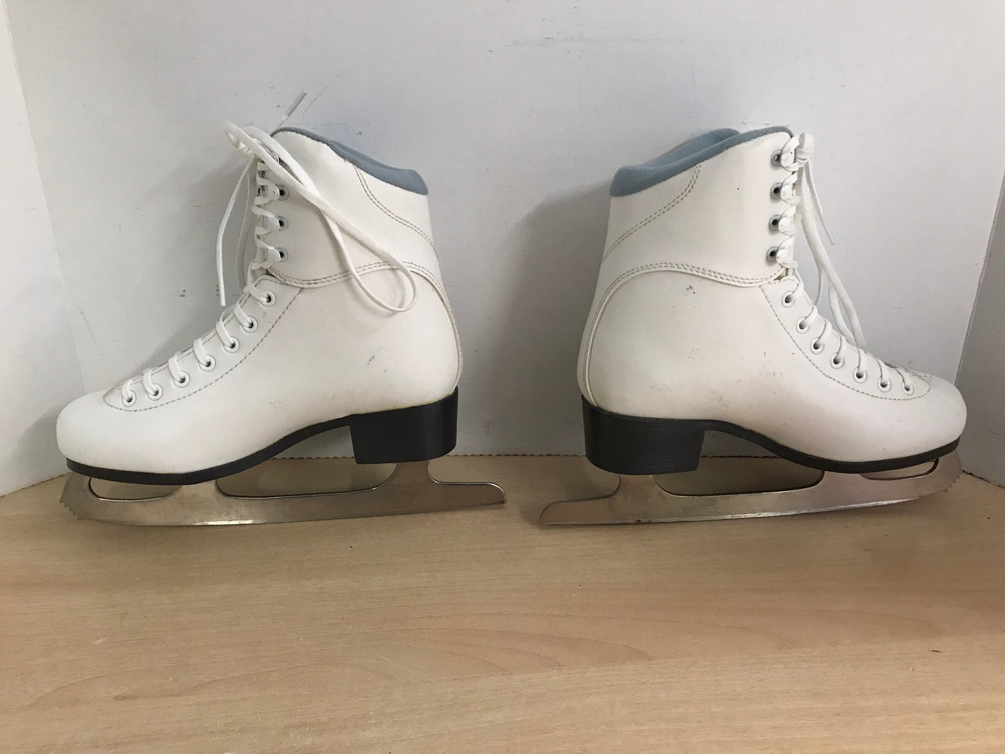 Figure Skates Child Size 5 Youth  Jackson Soft Skates White Blue Excellent