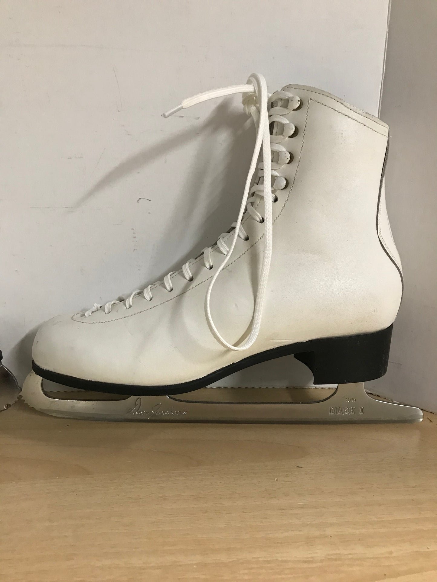 Figure Skates Ladies Size 8.5 Don Jackson Leather With Mark II Blades Excellent