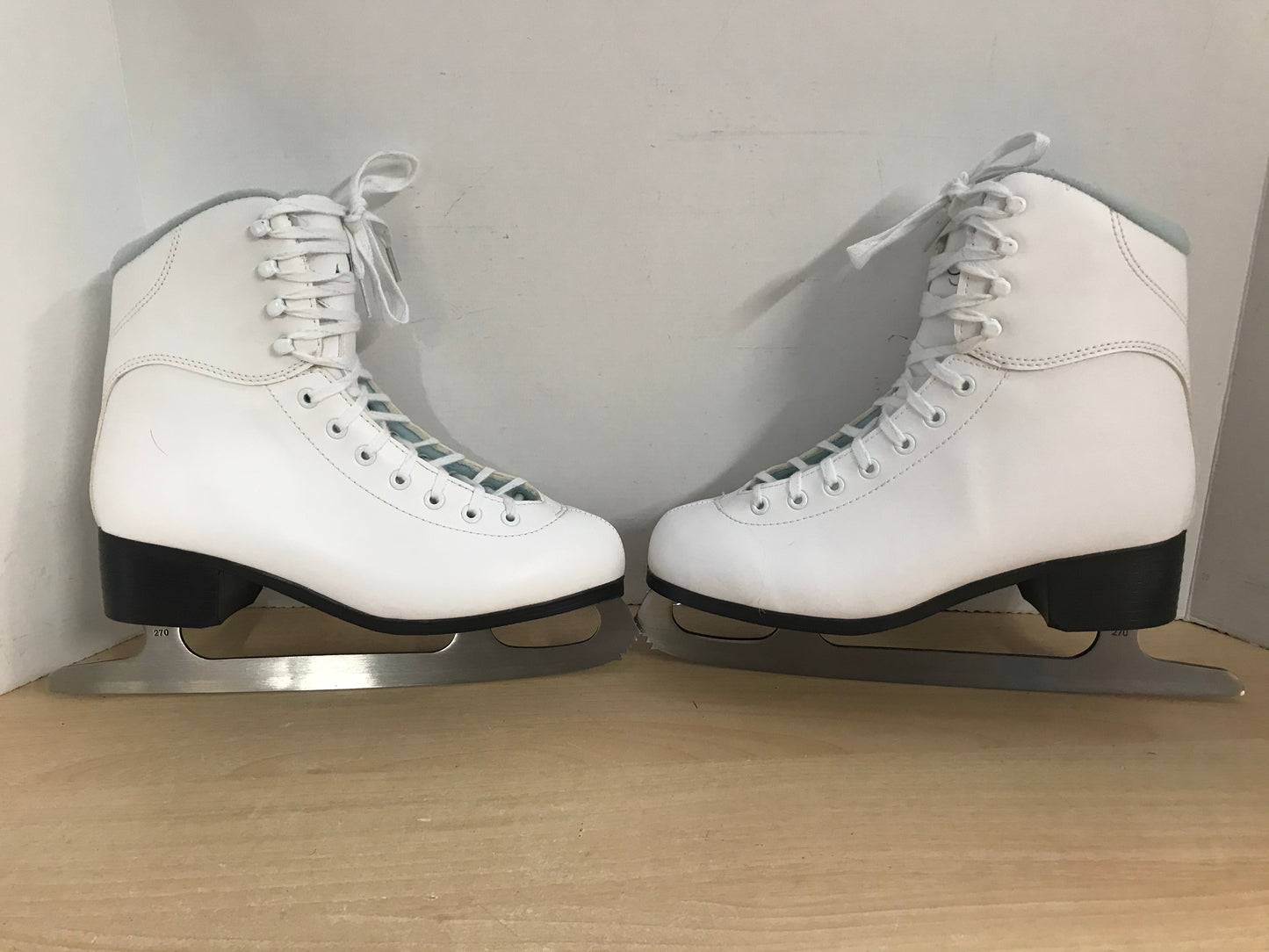 Figure Skates Ladies Size 9 Jackson Soft Skates New Without Box