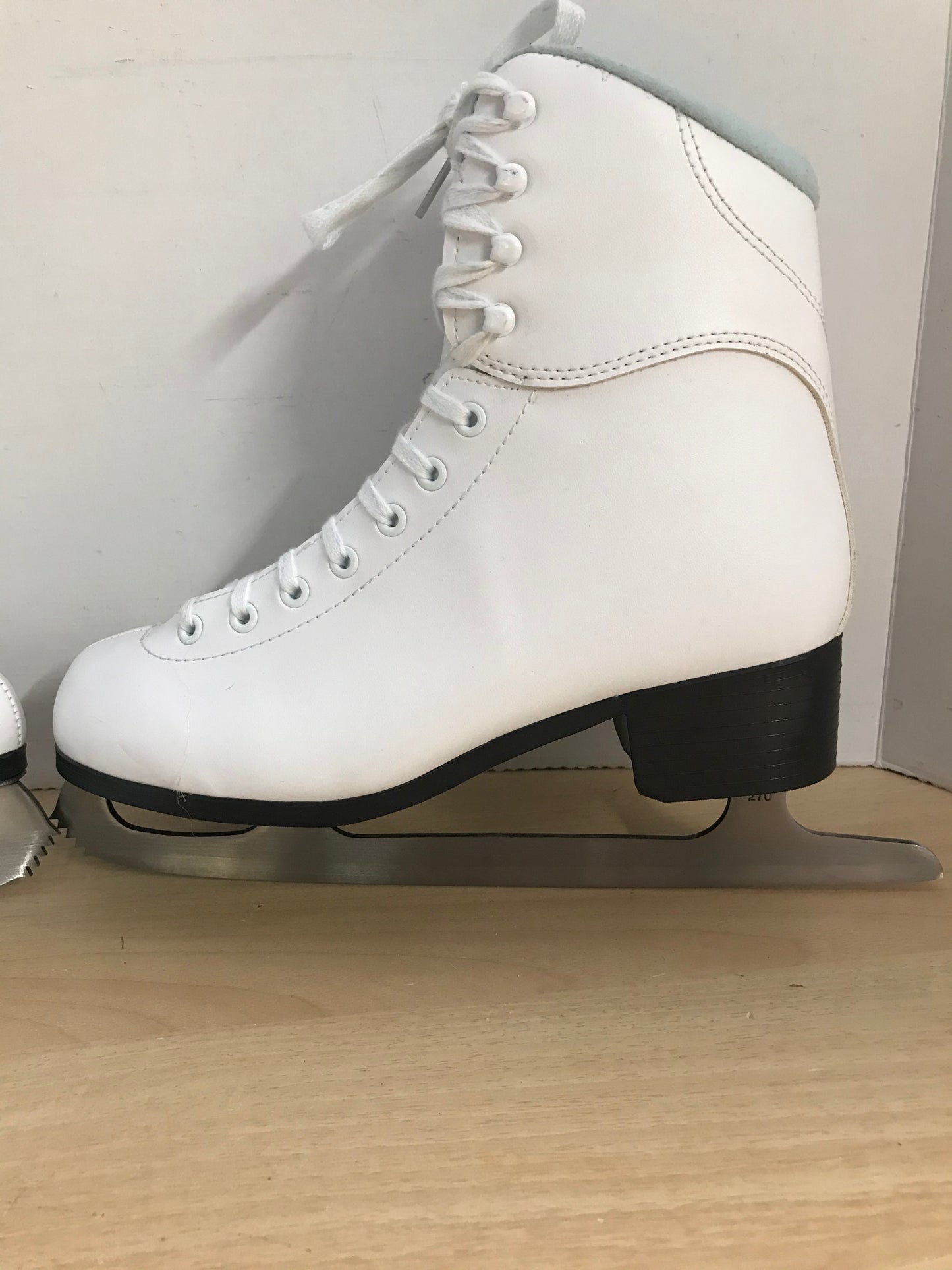 Figure Skates Ladies Size 9 Jackson Soft Skates New Without Box