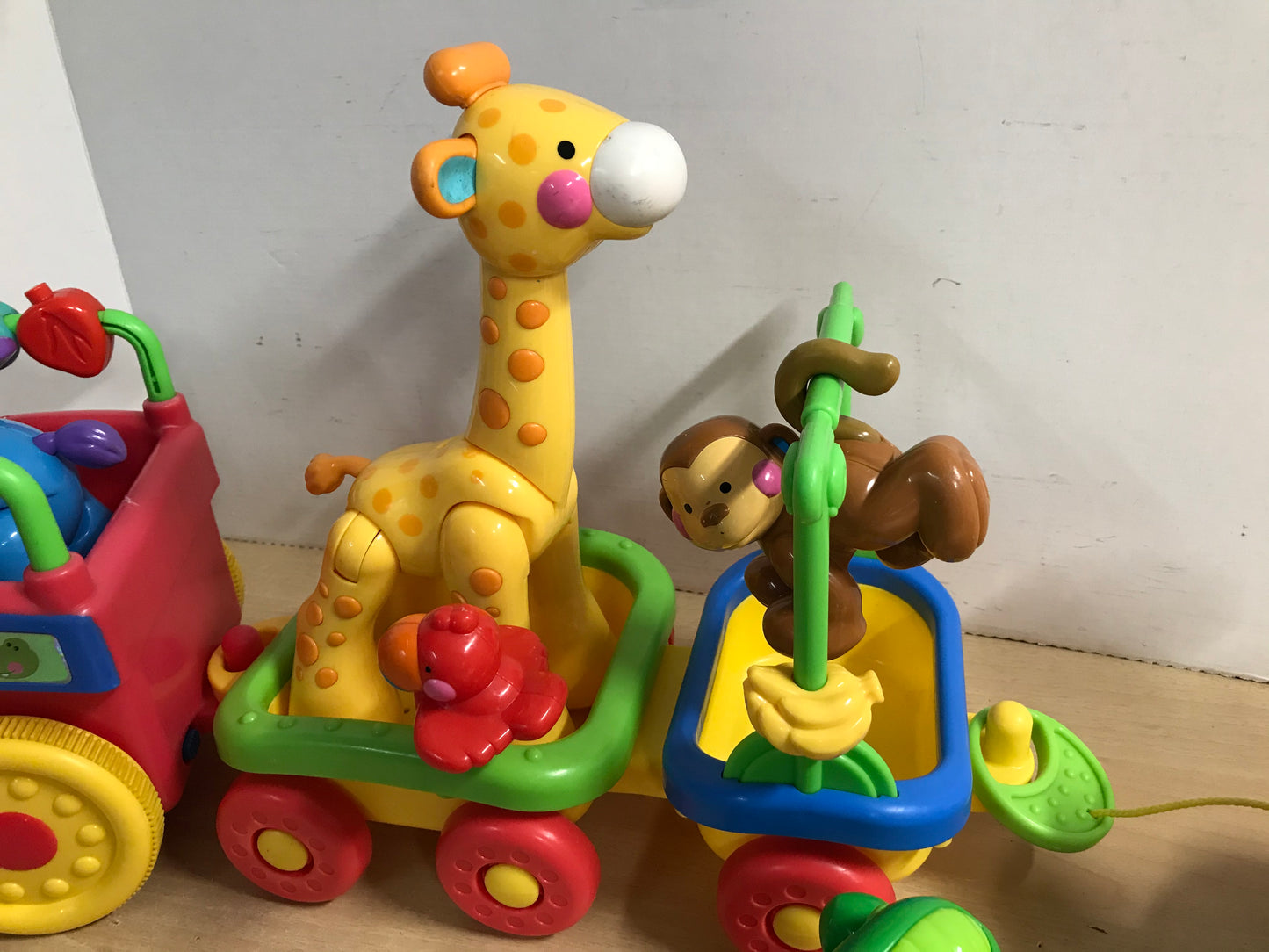 Fisher Price Amazing Animals Sing and Go Train Set Excellent