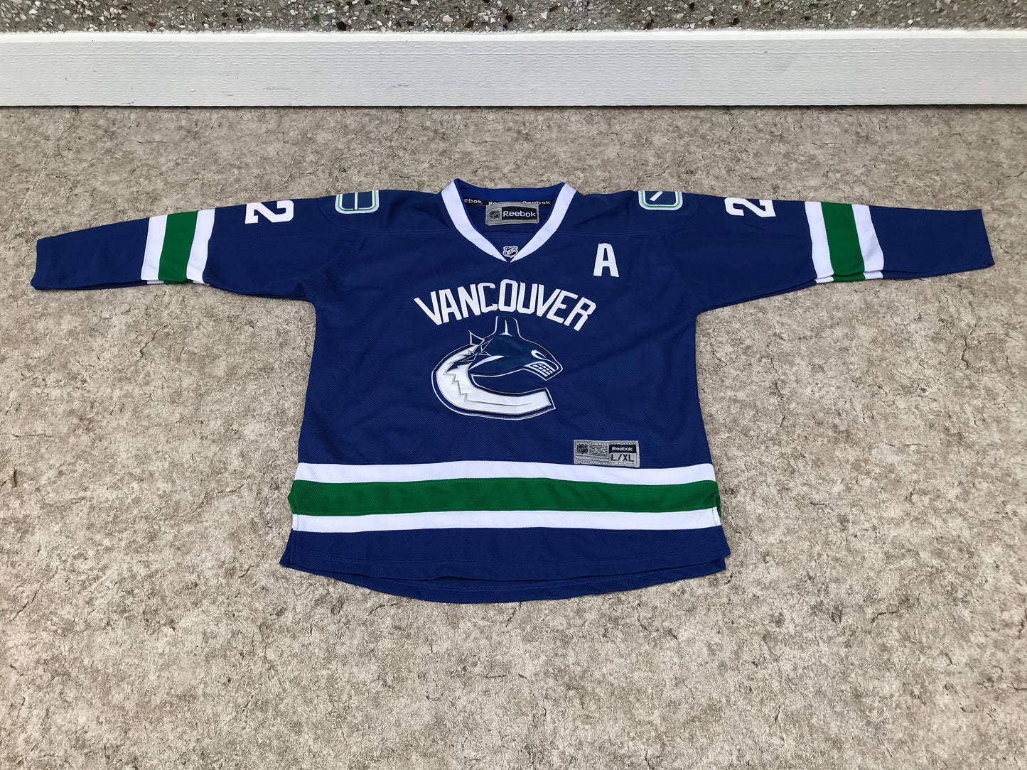 Hockey Jersey Child Size 12-14 Reebok Vanocuver Canucks Daniel Sedin Excellent