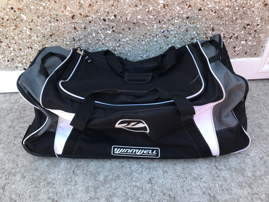 Hockey Bag Junior Winnwell On Wheels Age 8-14 Used Once Excellent