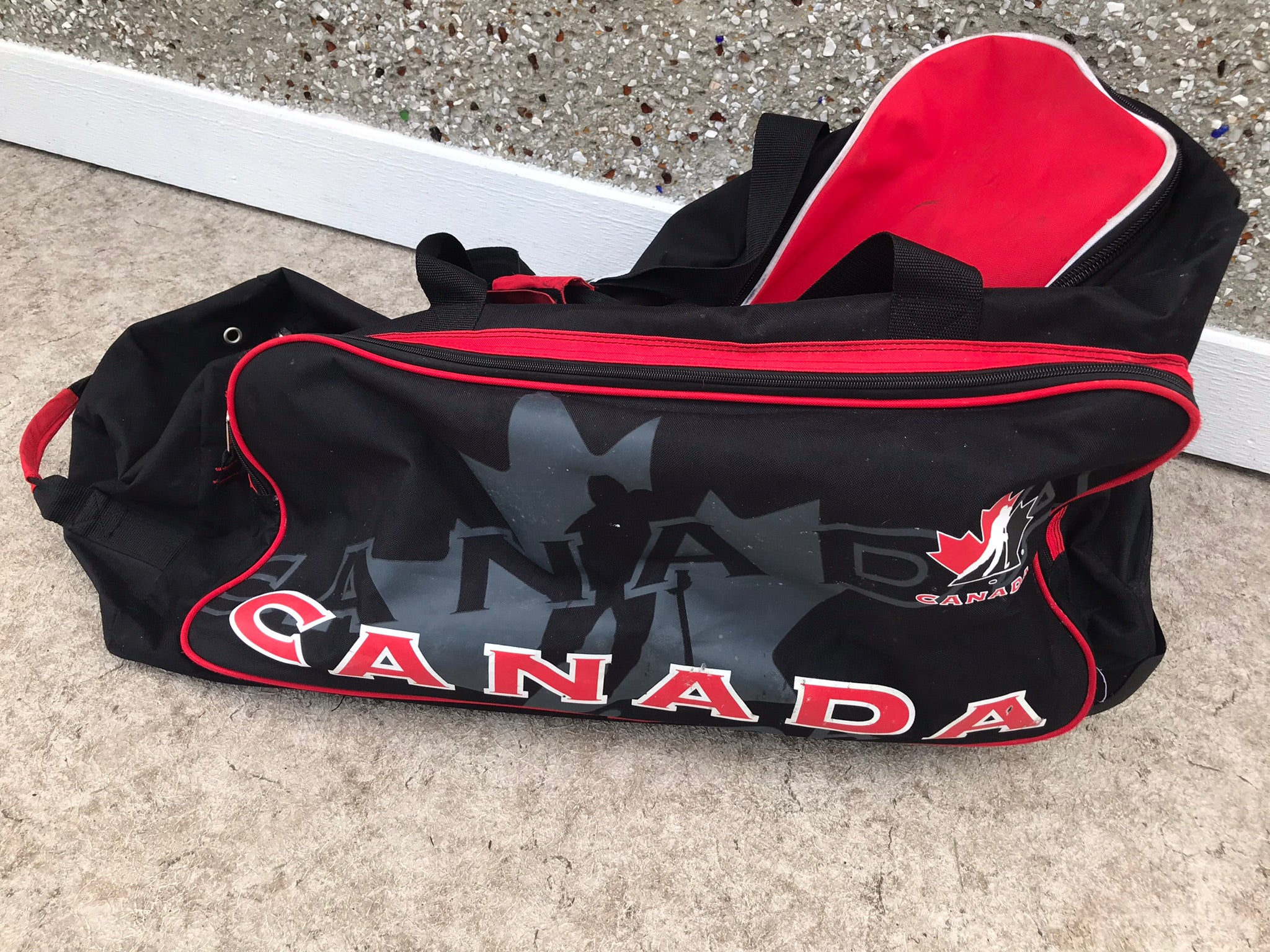 Huge Hespeler black and 2024 red Hockey Bag