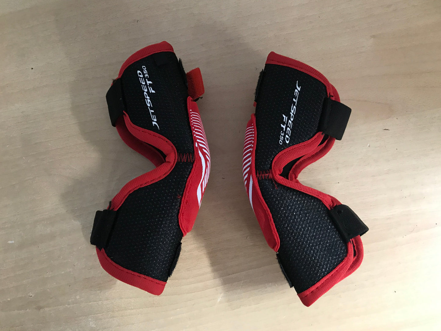 Hockey Elbow Pads Child Size Youth Large 4-6 CCM Jetspeed Black Red New Demo Model