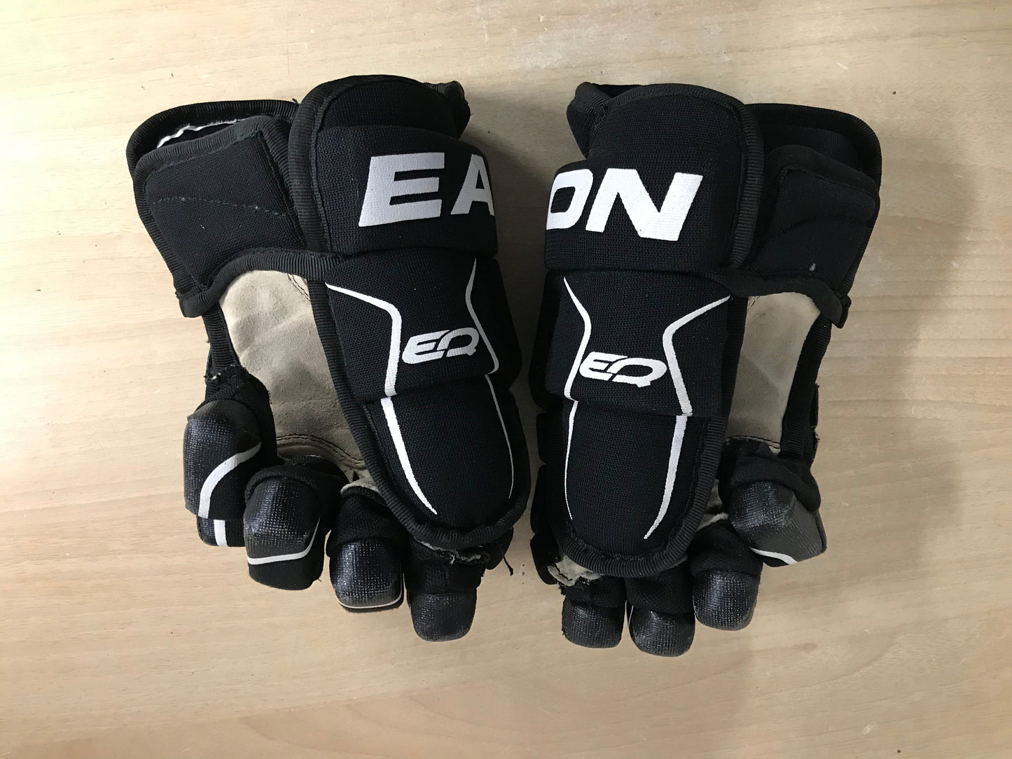 Hockey Gloves Child Size 11 inch  Easton Black