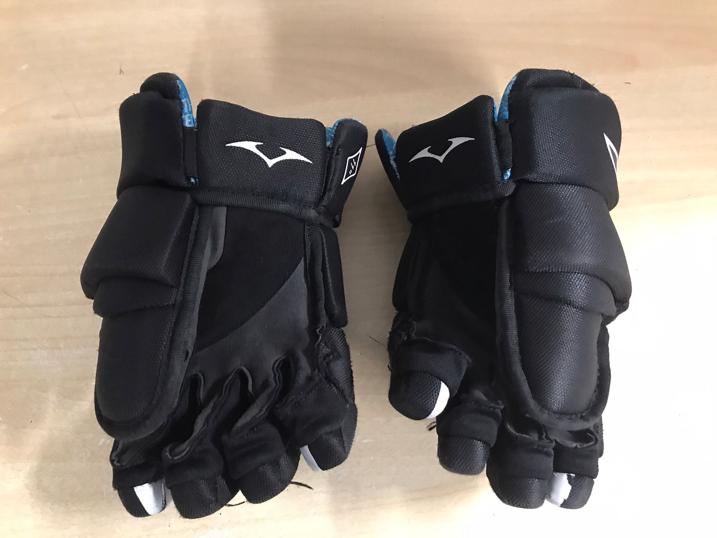 Hockey Gloves Child Size 11 inch Vic Black White Excellent