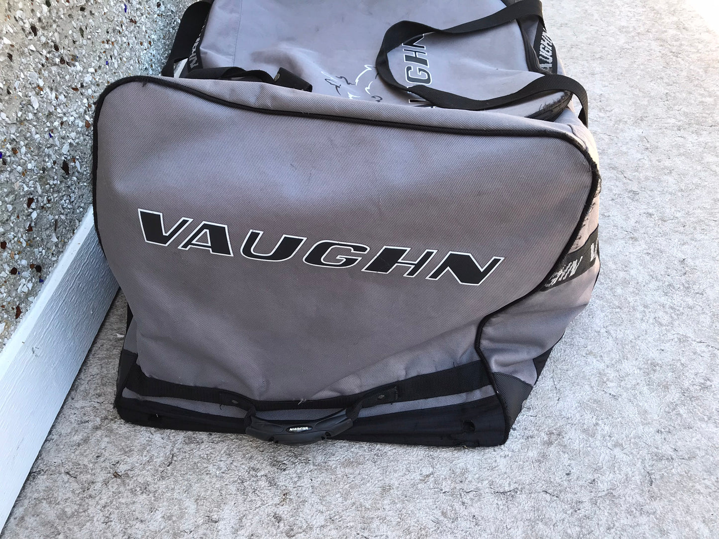 Hockey Goalie Bag Senior Vaughn Grey On Wheels Minor Wear