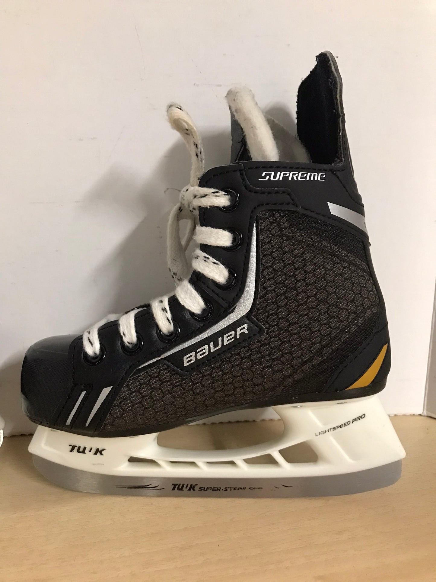 Hockey Skates Child Size 13 Shoe Size Bauer Supreme One.3 Excellent