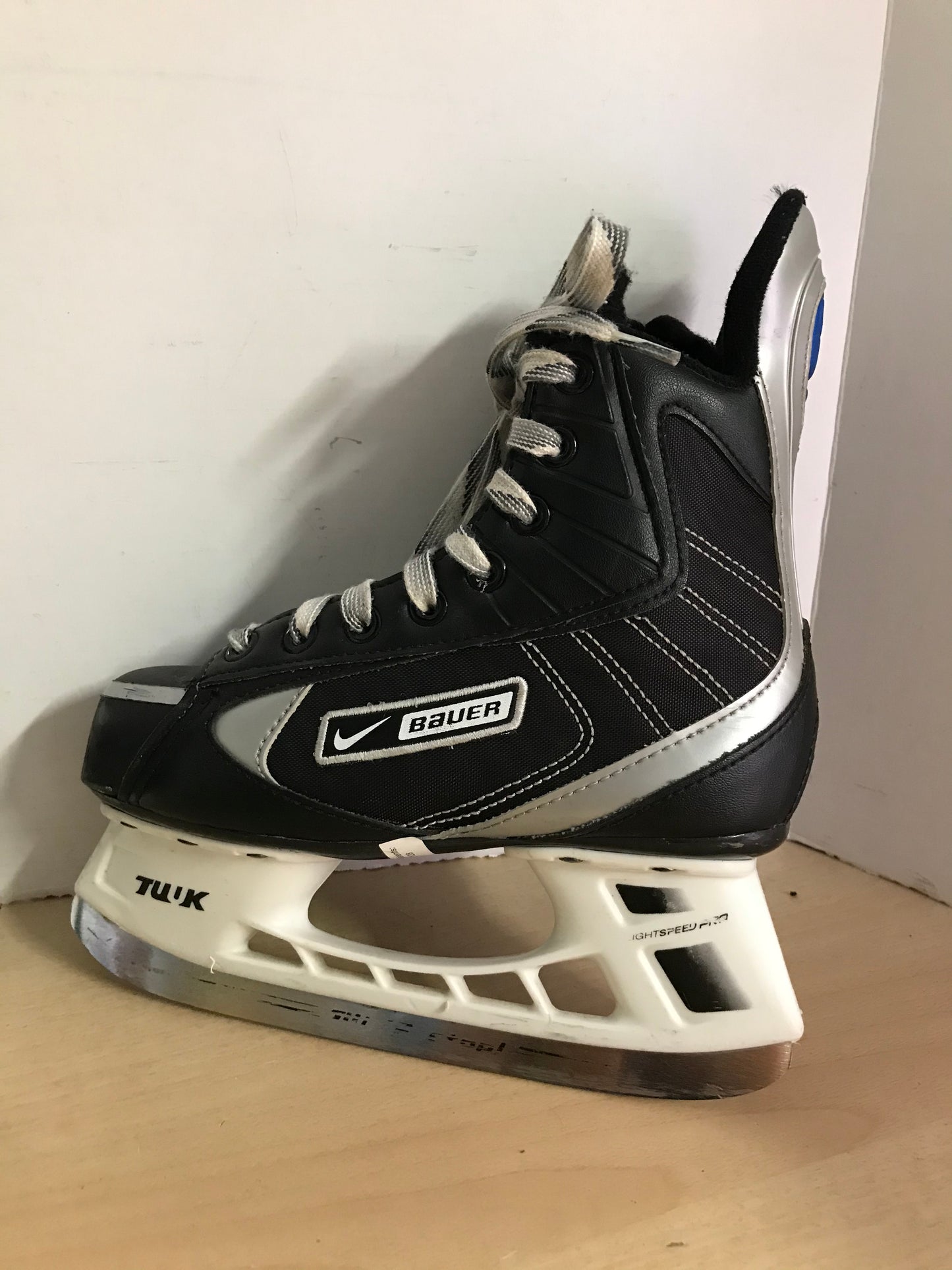 Hockey Skates Child Size 2 Shoe Size Bauer  Nike Excellent