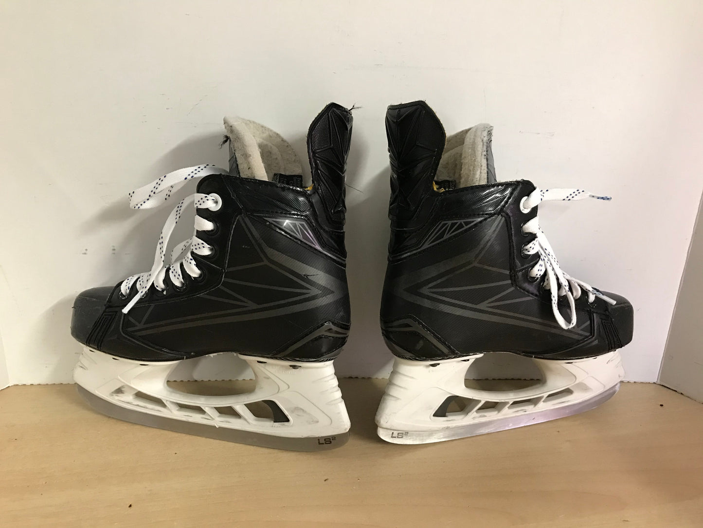 Hockey Skates Child Size 2 Shoe Size Bauer Supreme