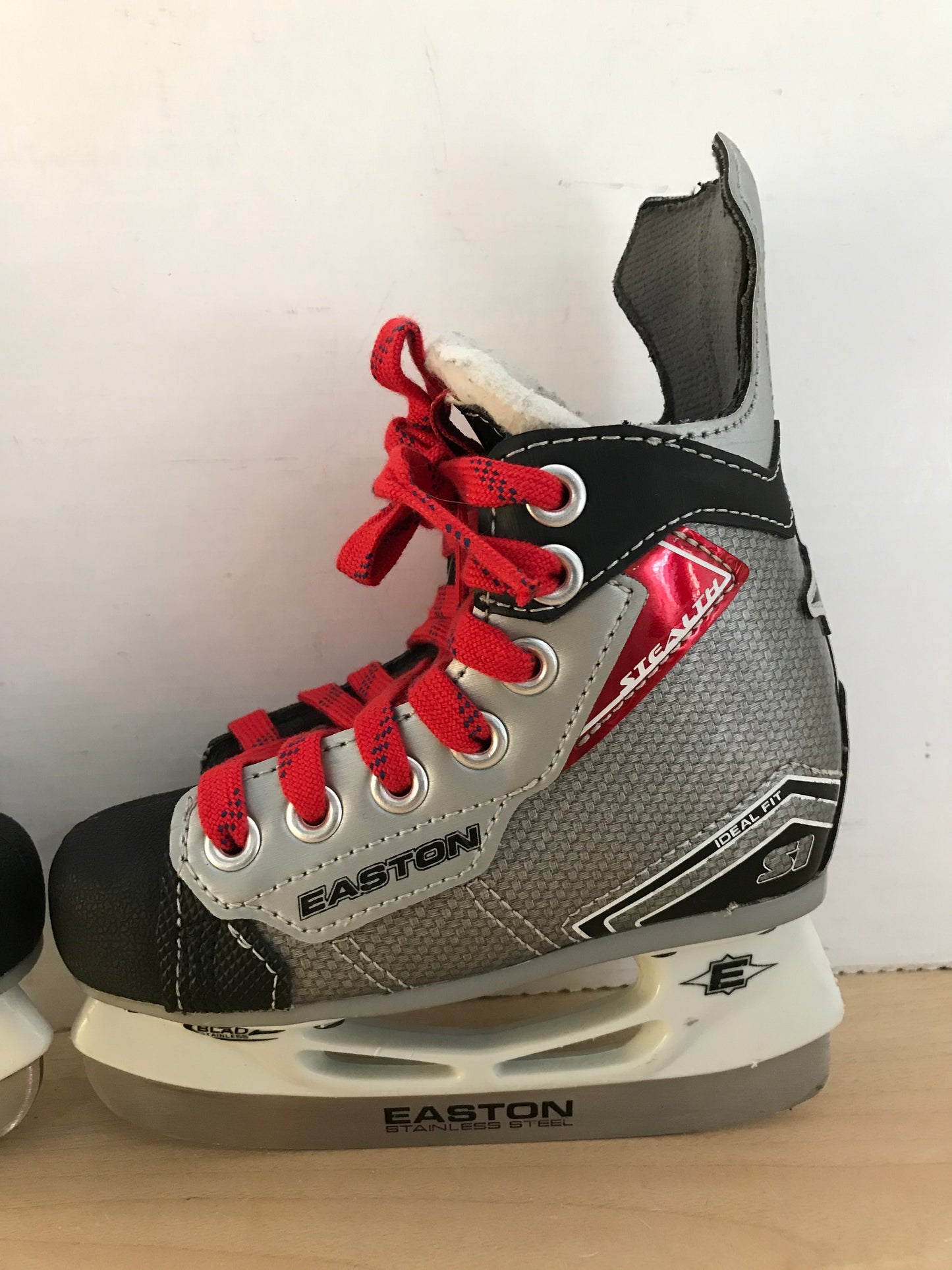 Hockey Skates Child Size 9 Shoe Size Toddler Easton Excellent