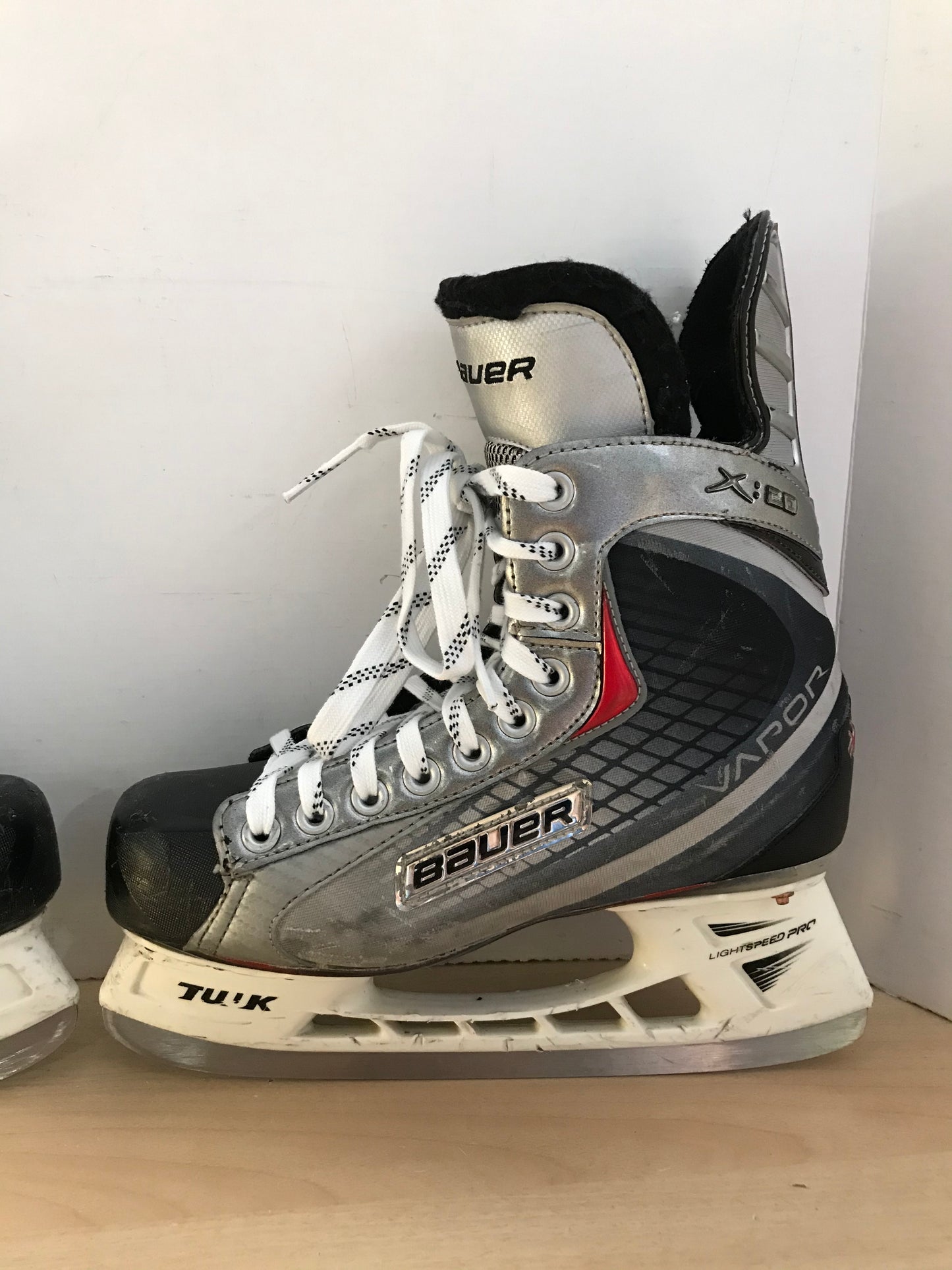 Hockey Skates Men's Size 7.5 Shoe Size Bauer Vapor X.20 Minor Wear