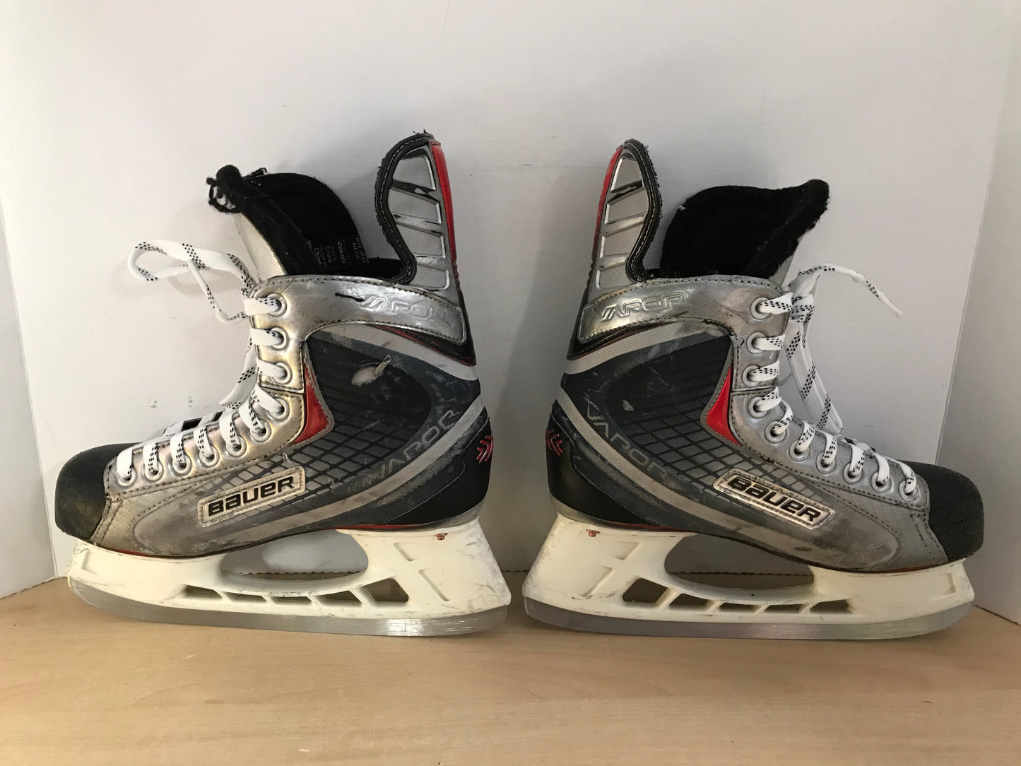 Hockey Skates Men's Size 7.5 Shoe Size Bauer Vapor X.20 Minor Wear