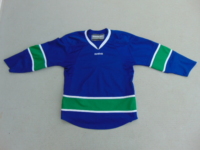Lot of 8 Reebok hockey practice jerseys blank - sporting goods