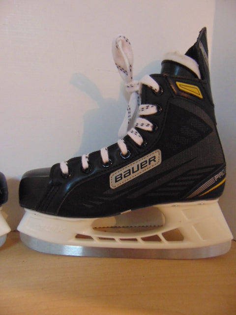 Hockey Skates Child Size 5 Shoe Size Bauer Supreme New Demo Model