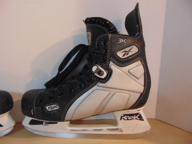 https://www.kidsstuffcanada.com/cdn/shop/products/Hockey_Skates_Men_s_Size_6_Shoe_Size_Reebok_3K_35.00_2.kg_Pic_2_USED_VIC.jpg?v=1573080497&width=1445