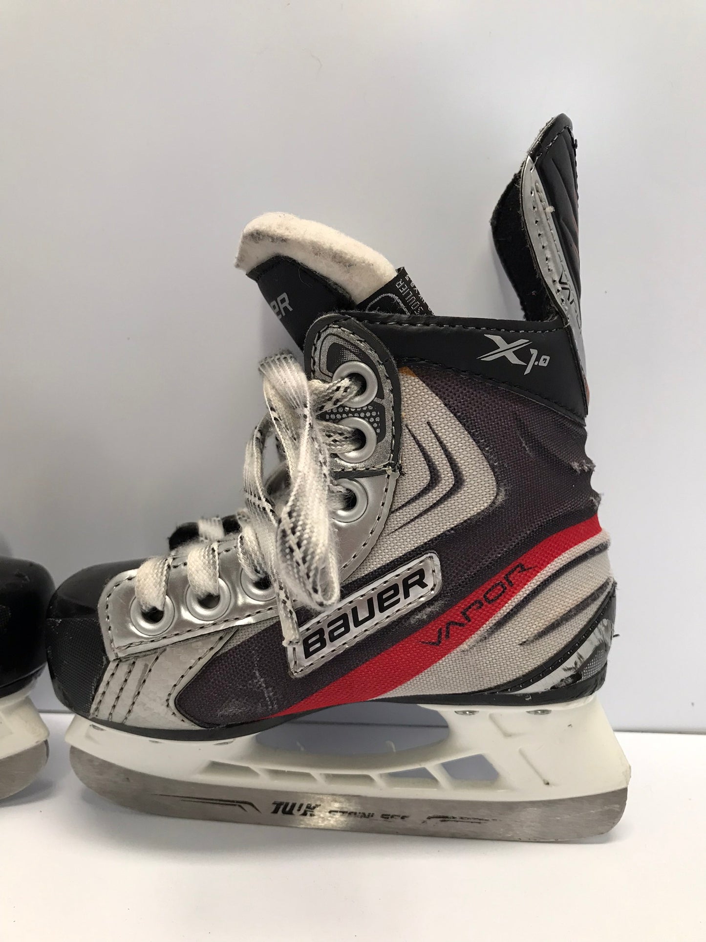 Hockey Skates Child Size 9 Toddler Shoe / Size 8 Toddler Skate Bauer Vapor X1.0  Excellent