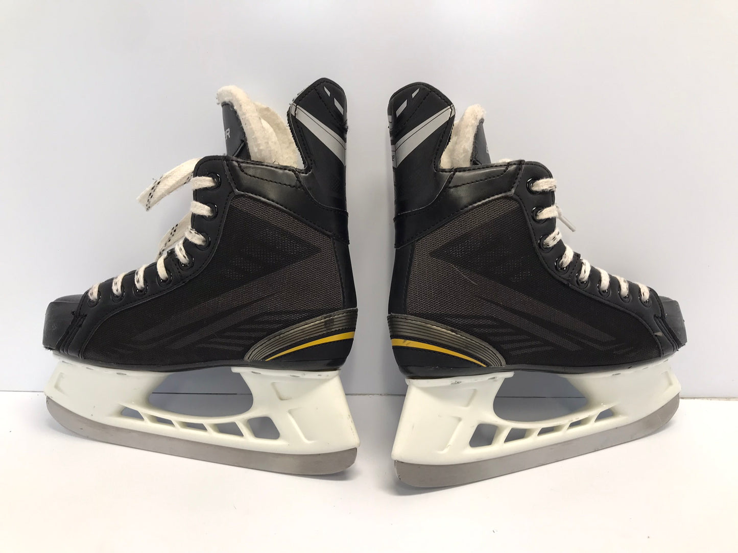 Hockey Skates Child Size 4 Shoe Size 3 Skate Bauer Supreme 140 New Demo Model